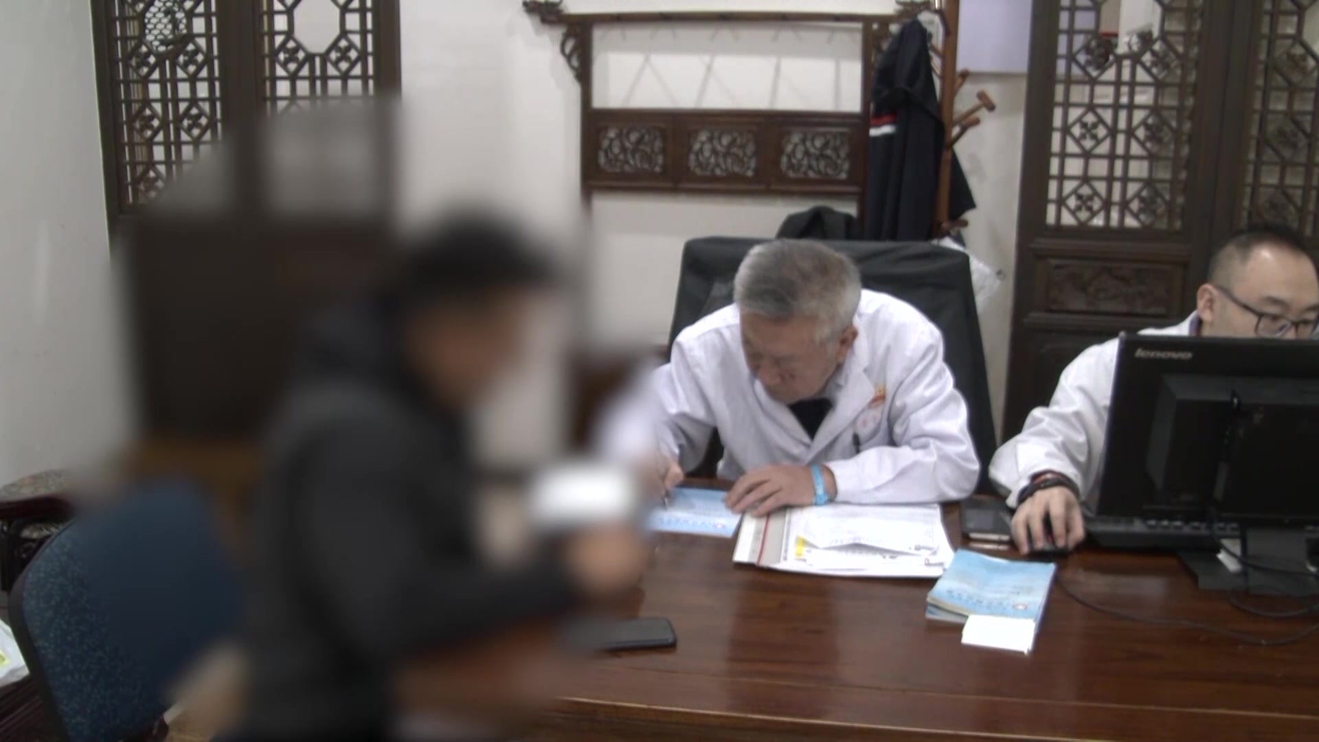 正虚毒结：61岁男性肺癌淋巴结转移的无症状期中药控制