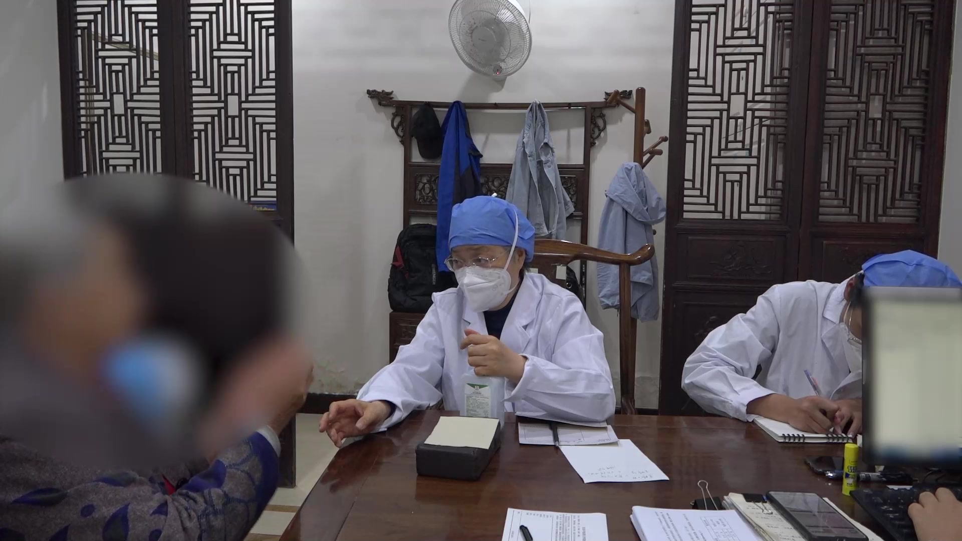 气血亏虚瘀阻风燥：84岁老妇头晕头痛高血压伴腿痒中药外洗法