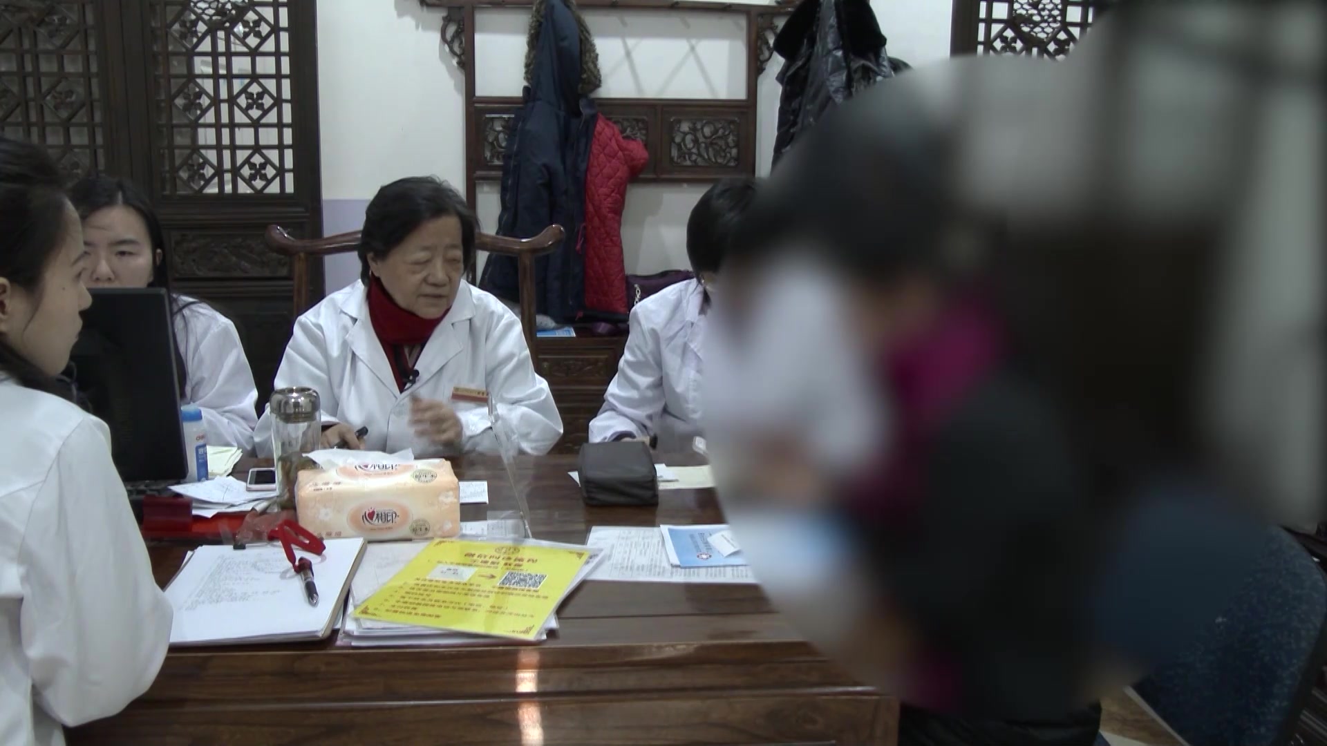 血瘀内阻冲任不调：44岁女性月经后期量多色鲜红的活血调经法