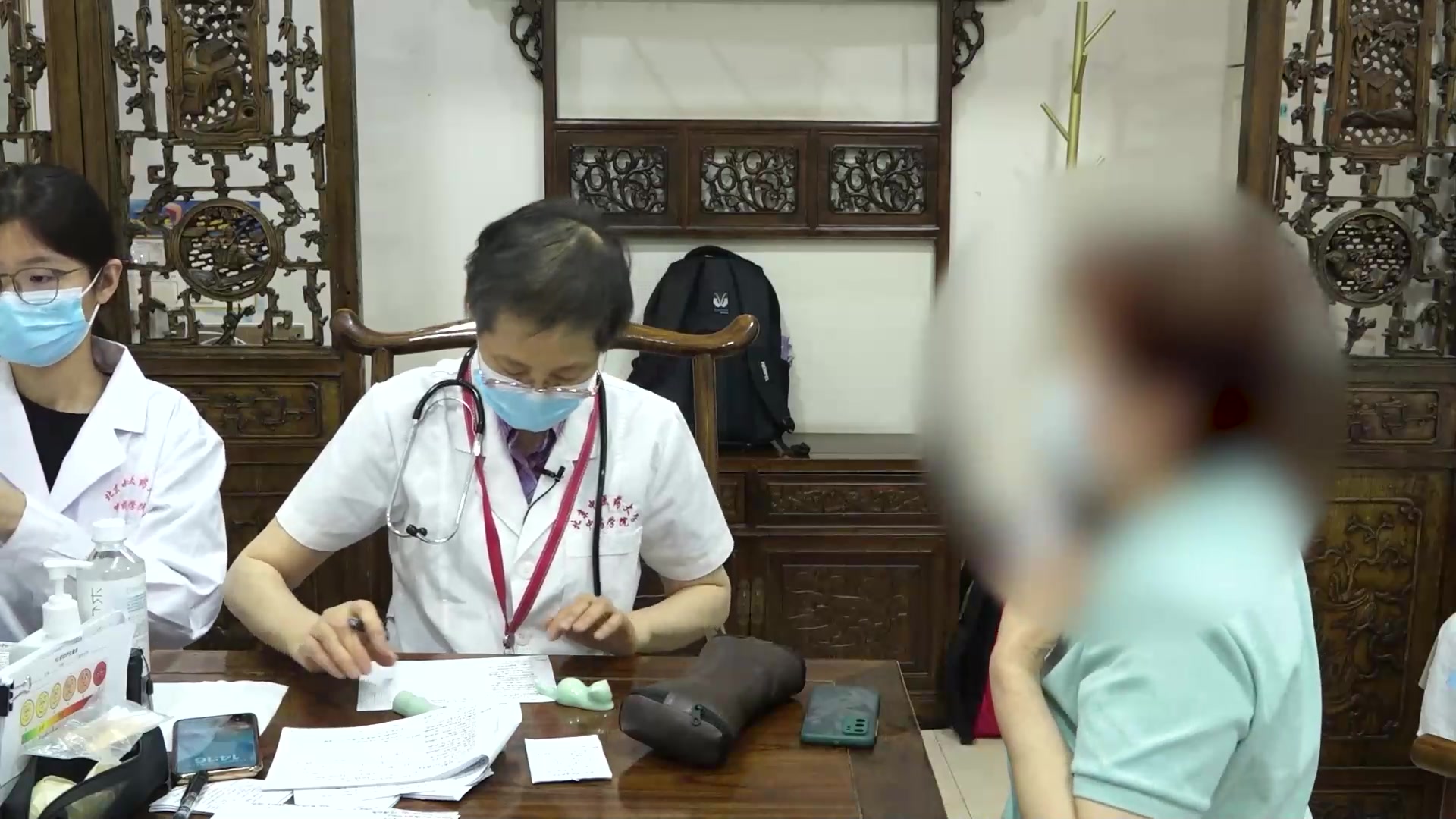 湿热内蕴、气血失和：62岁女性盗汗腿痒的忌补清调法