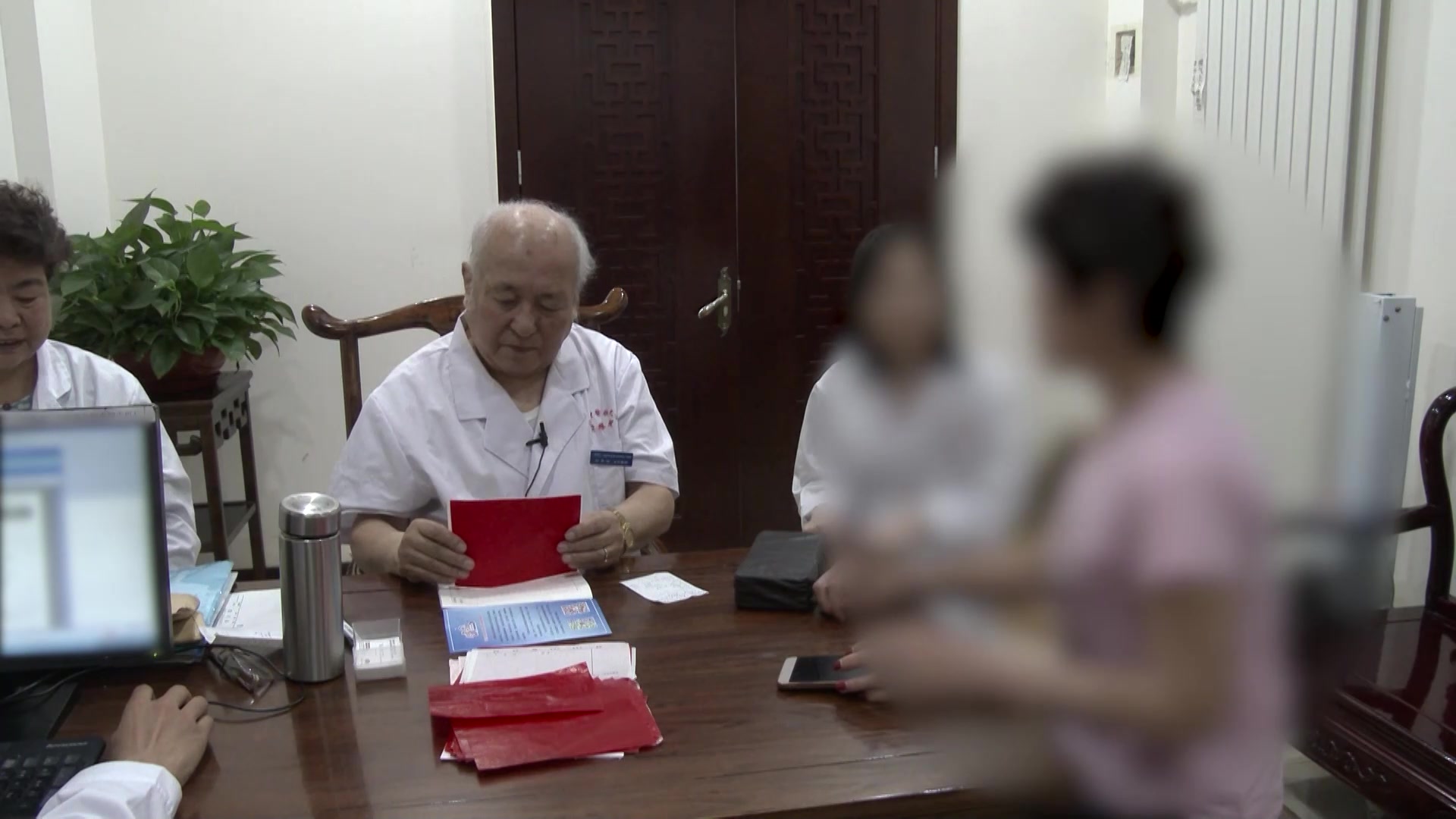 气血两虚心神不宁：52岁女性子宫卵巢全切术后乏力的补中益气安神法