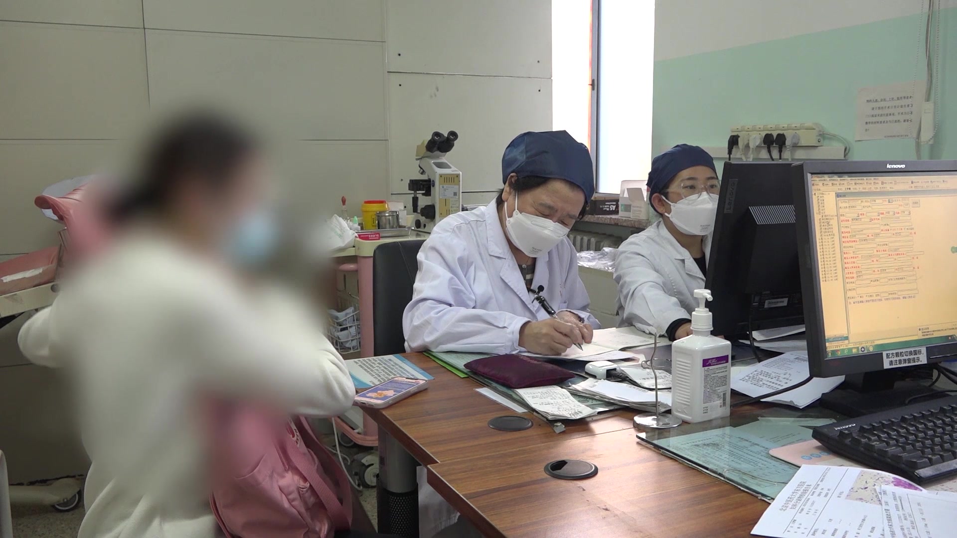 血热夹瘀冲任不固：37岁女性上环后阴道出血4月余的中医止血法