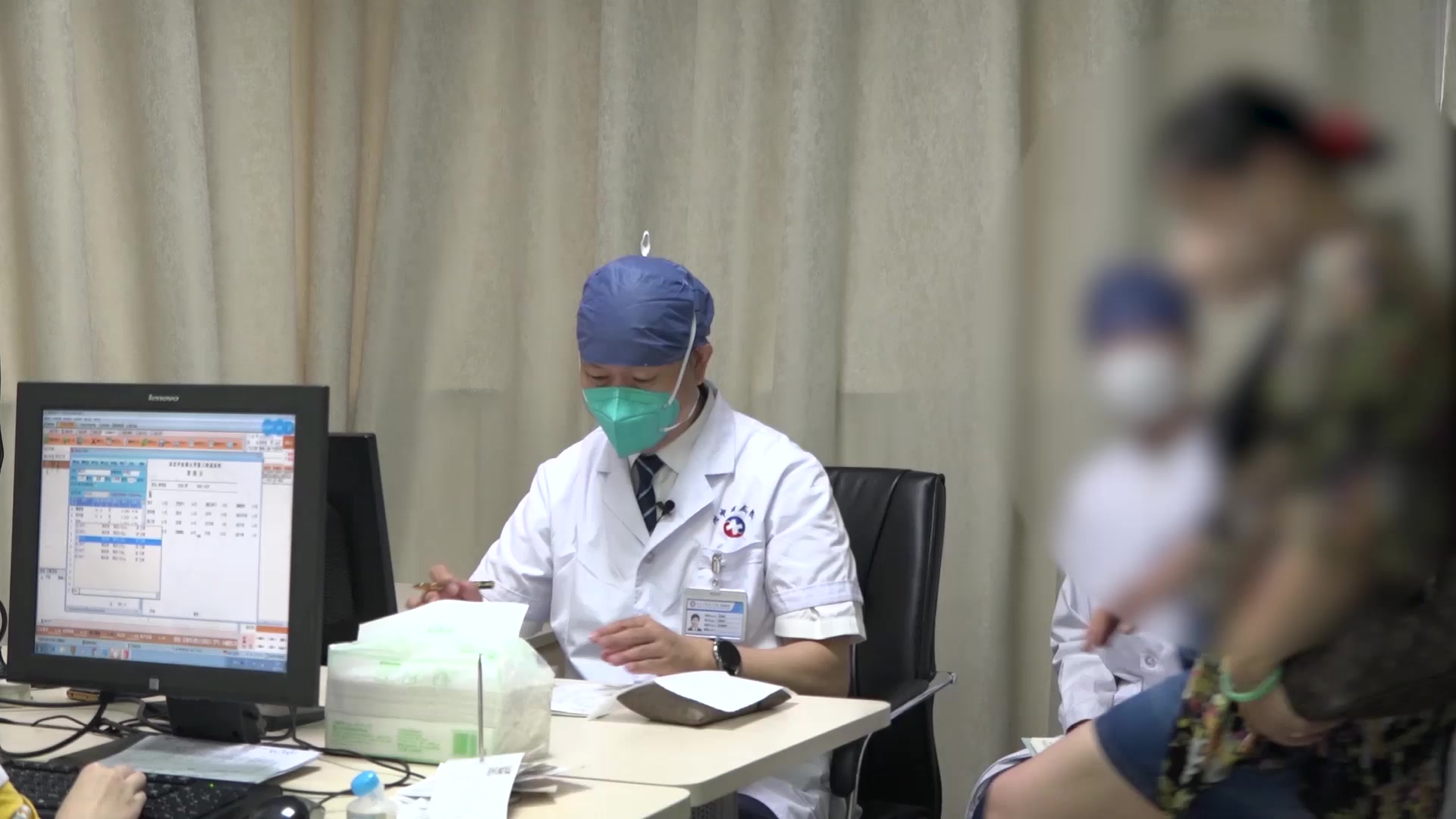阴虚火旺：62岁女性烘热汗出伴失眠的滋阴降火养血安神法