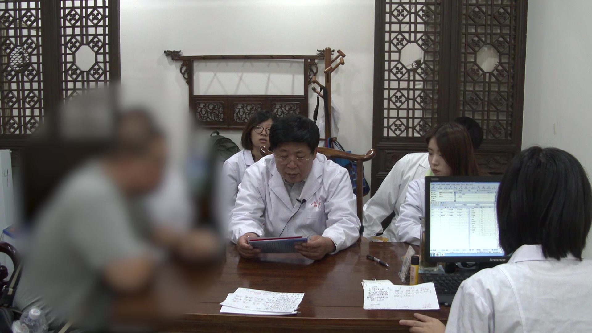 痰热壅肺：39岁男性外感后咳嗽一月痰粘难出的疏风清热化痰法