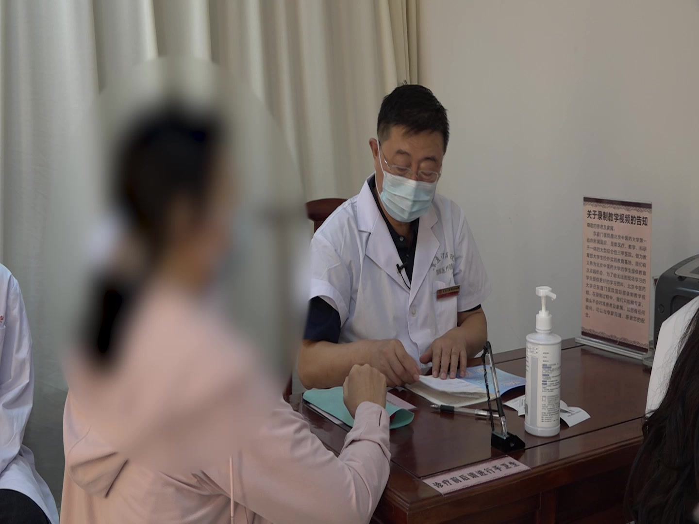 脾虚湿热夹瘀：52岁女性慢性湿疹的健脾清利活血法