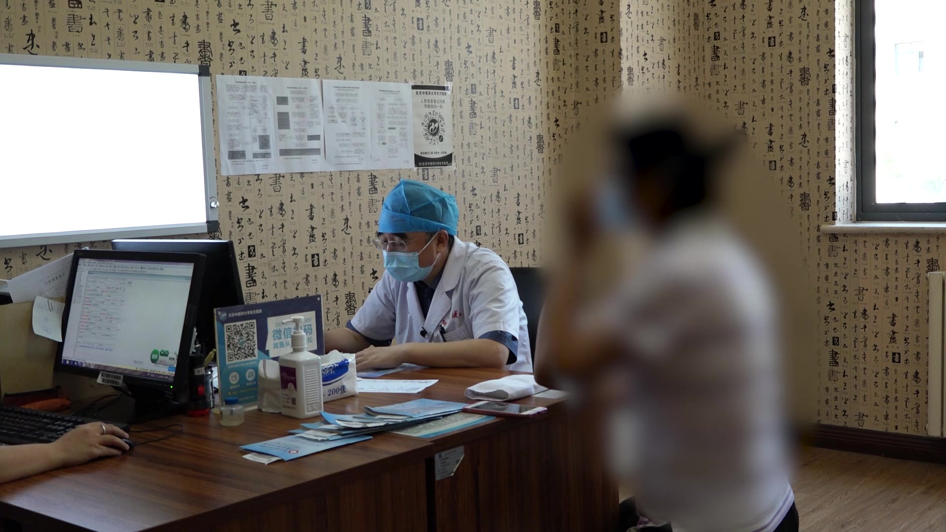 阴虚火旺：58岁女性绝经后汗出便秘伴足冷的滋阴降火法