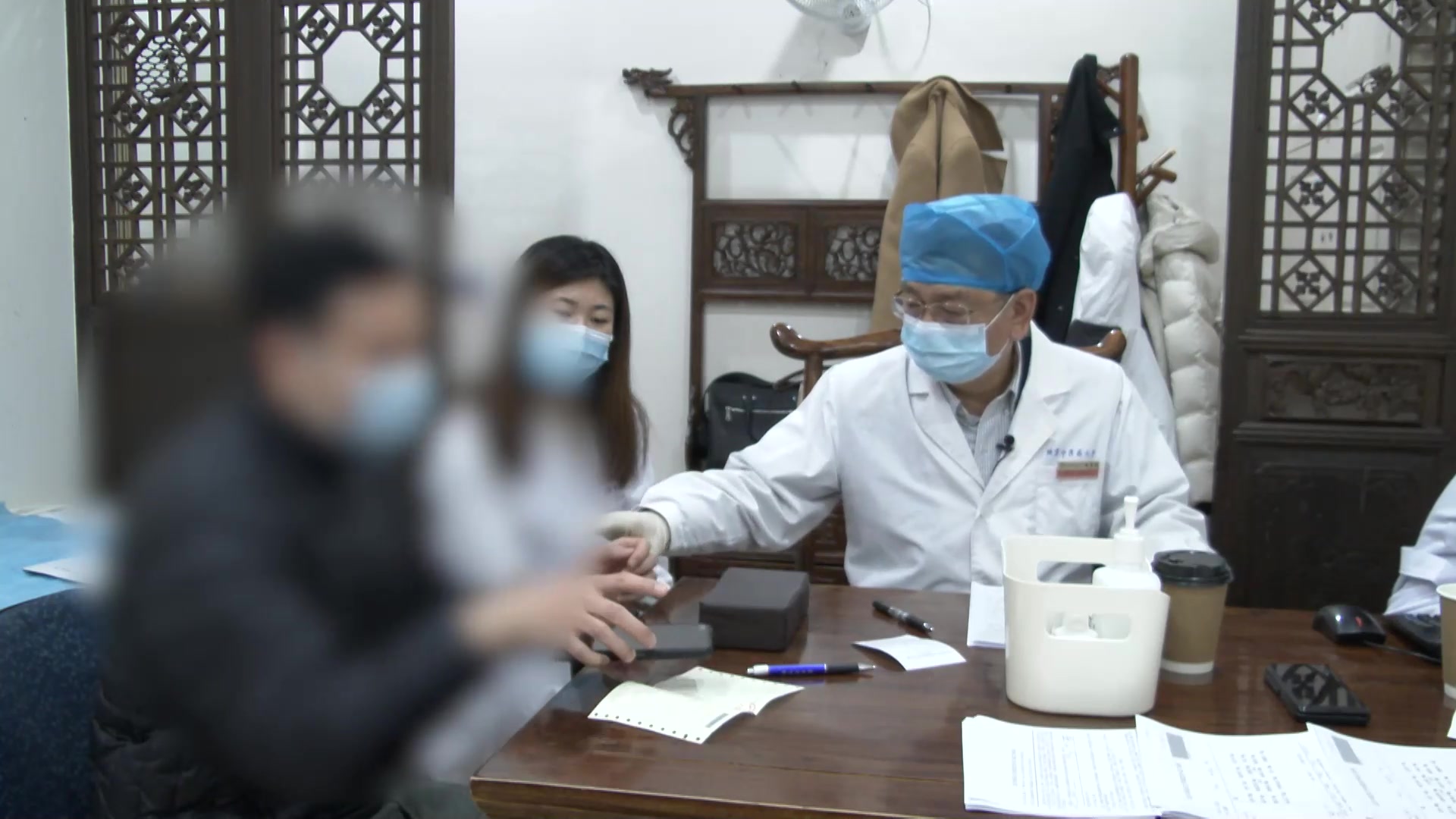 脾胃虚寒，寒凝血瘀：35岁男性手脚凉怕冷之温经散寒活血通络法