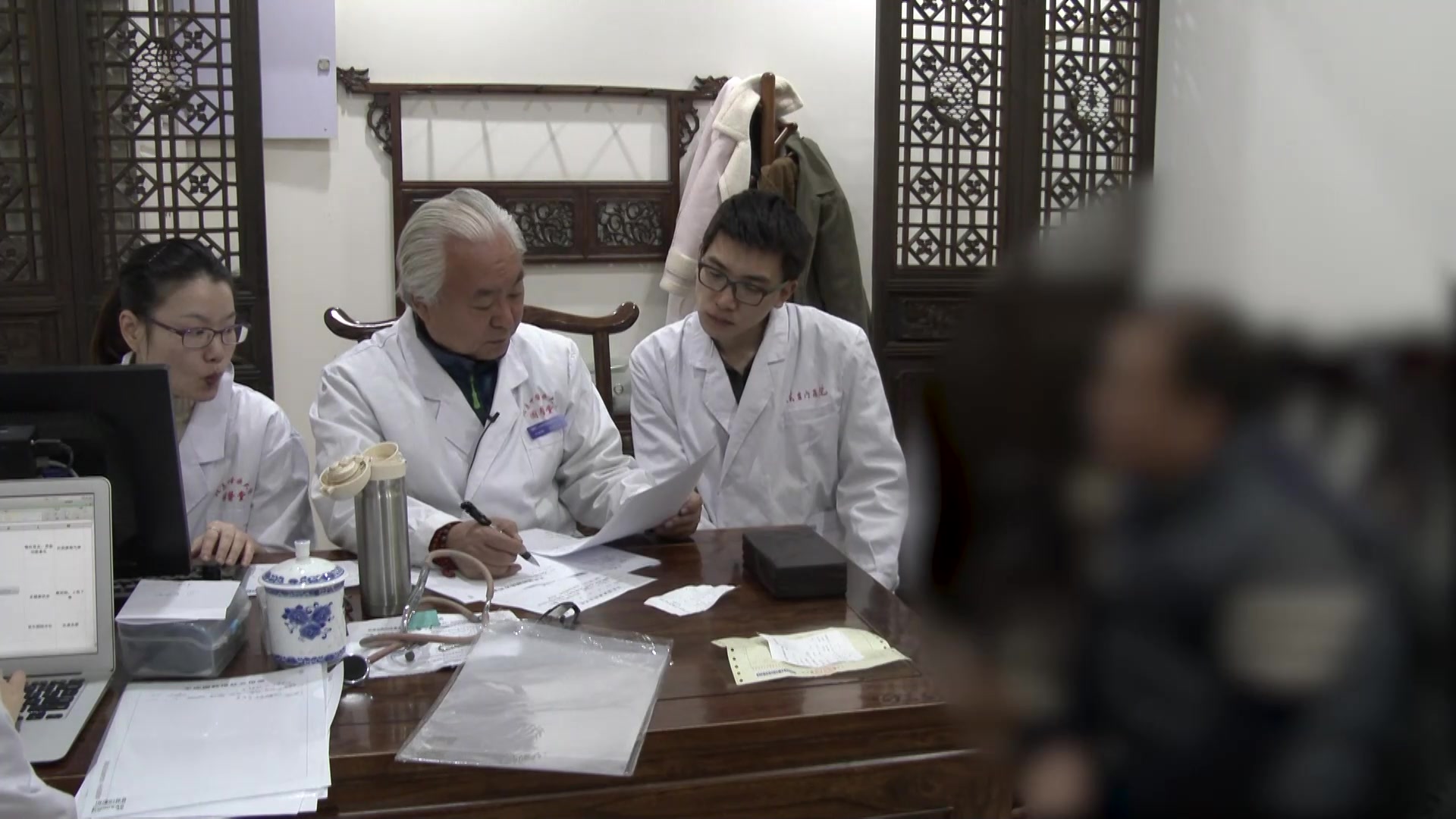 寒热错杂气机郁滞：46岁男性胃痞胀闷大便黏滞的辛开苦降通腑法