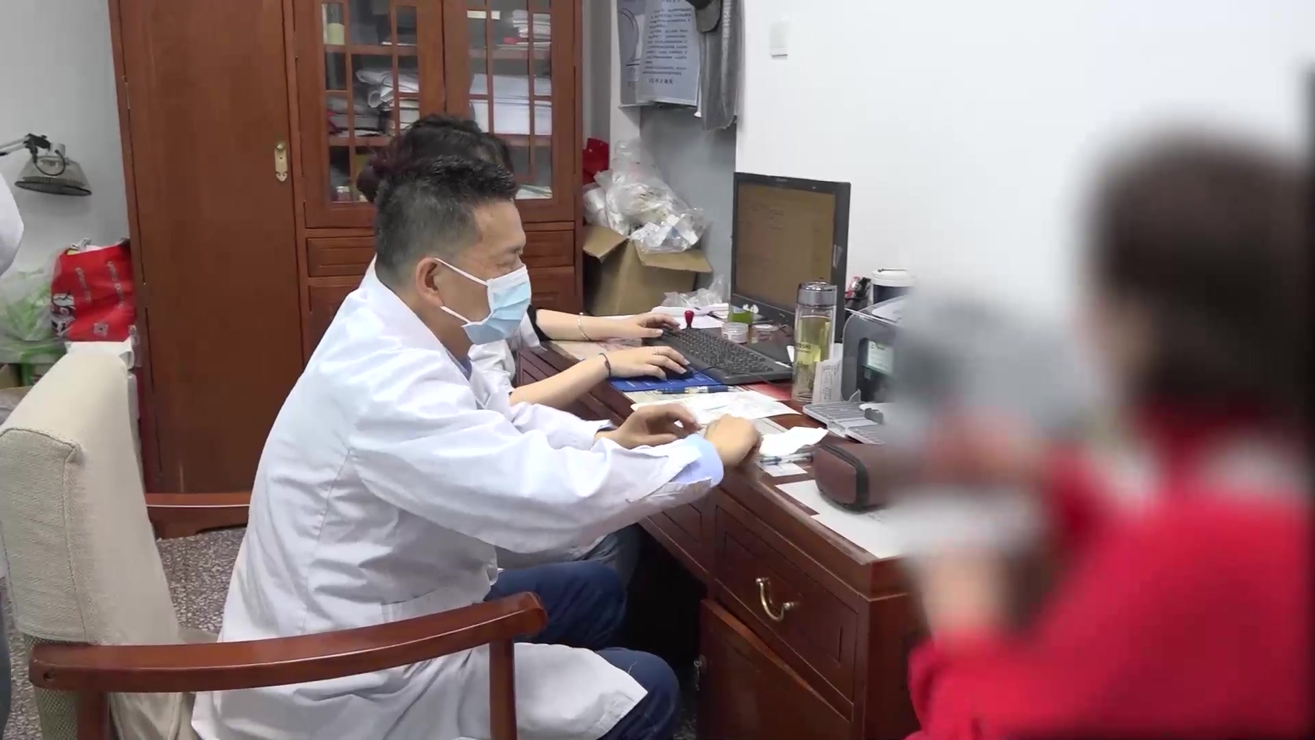 肝火扰心经络瘀阻：60岁失眠颈肩痛患者的针罐并用泻肝通络法