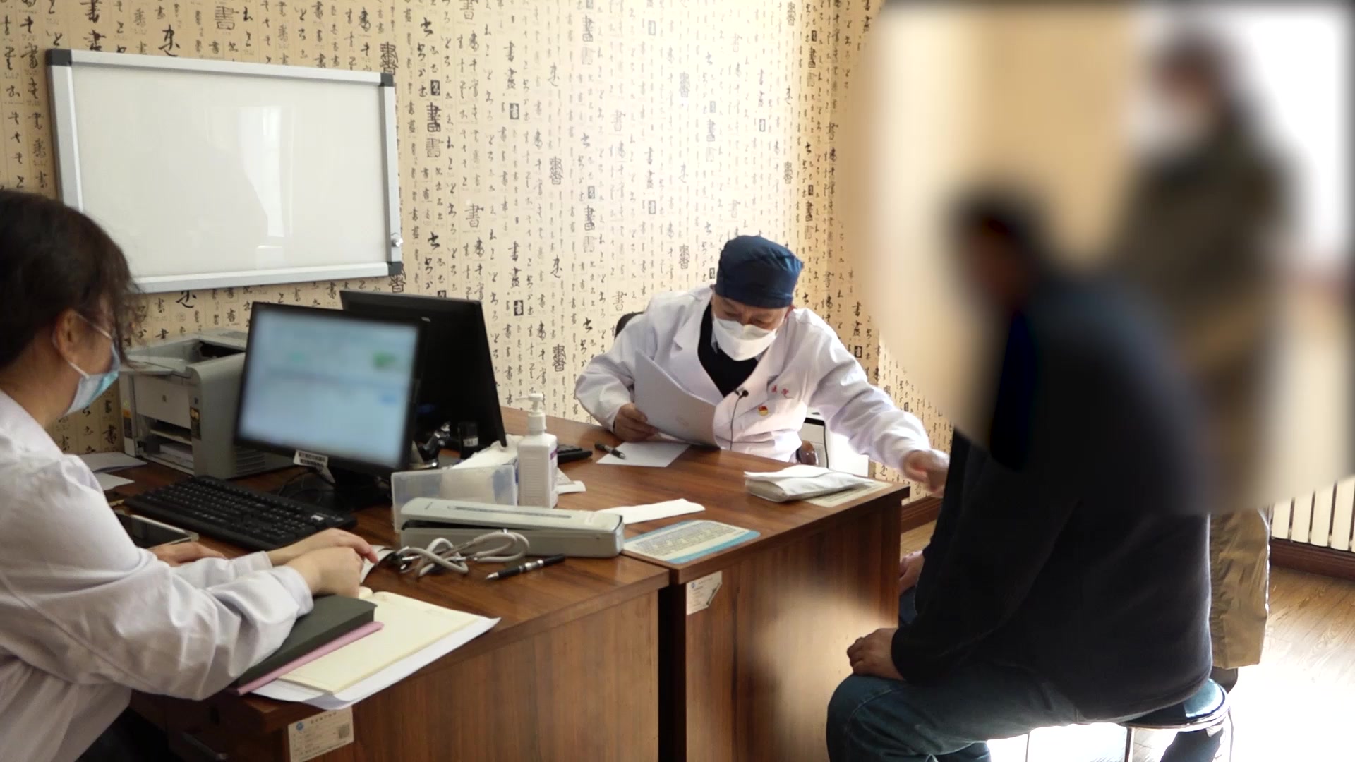 阳气不足痰瘀阻络：63岁男性腿肿肌酐高的益气化湿调理
