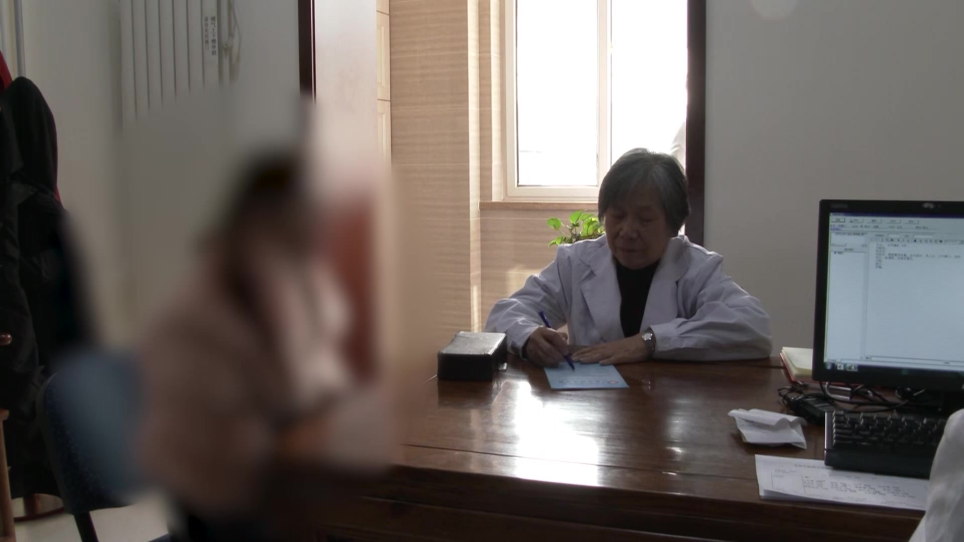 阳虚失养证：38岁女性怕冷全身痛胃胀便难的温阳健脾养血法