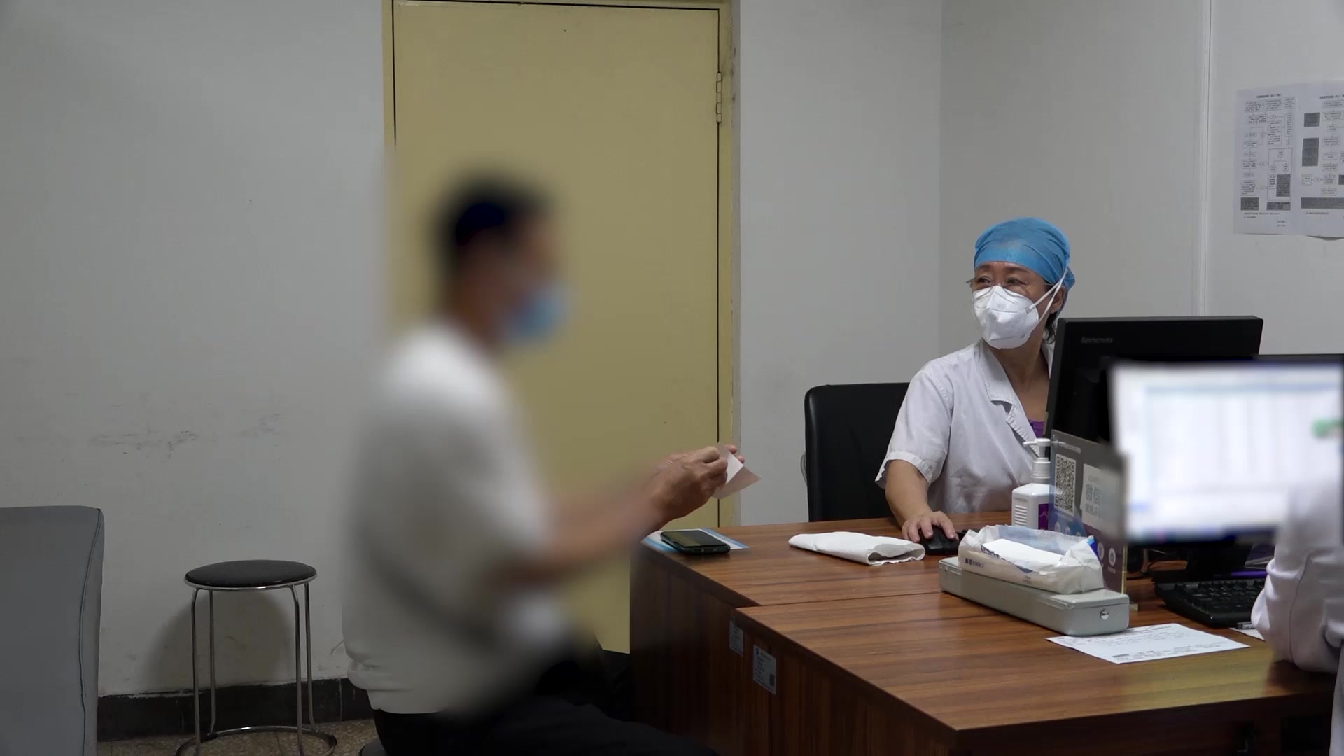 湿热痹阻：58岁痛风患者膝痛尿酸高之清热利湿通络法