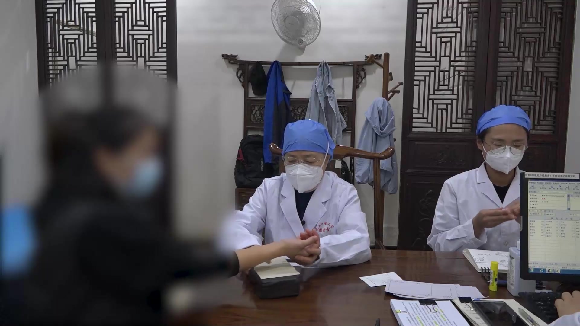肝郁痰凝证：32岁产后痤疮脱发之疏肝通腑凉血法