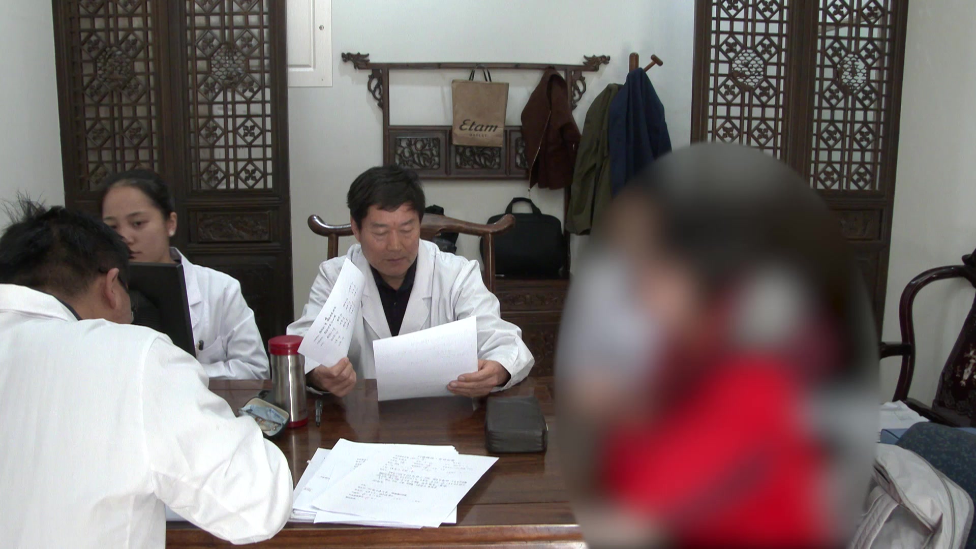 脾虚气滞：34岁血管外皮细胞瘤患者服药后腹胀、月经延长的健脾理气法