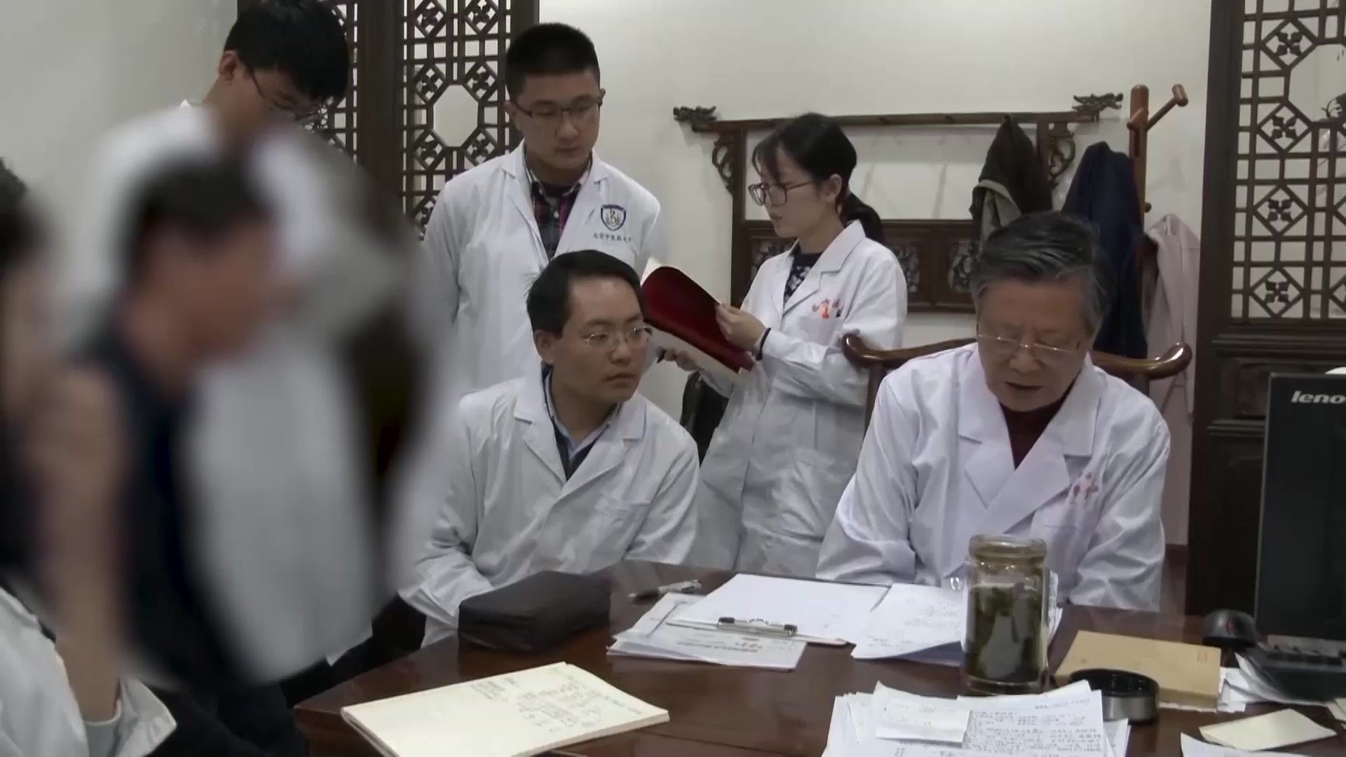 湿热瘀阻：47岁慢性前列腺炎患者小腹睾丸刺痛的中医调方思路