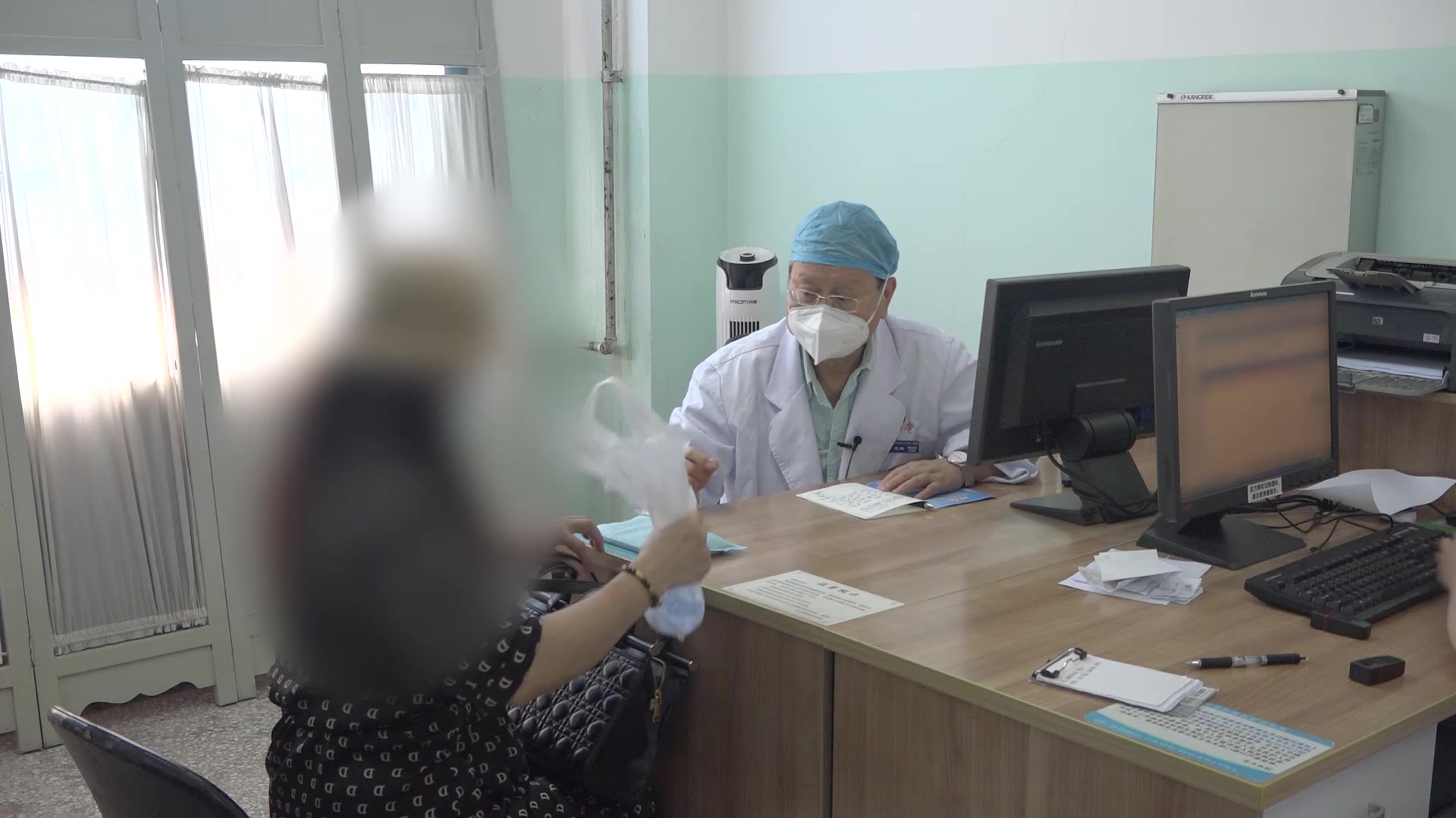 骨折后气滞血瘀兼肝肾阴虚：55岁女性指颤失眠的诊治与反关脉识别