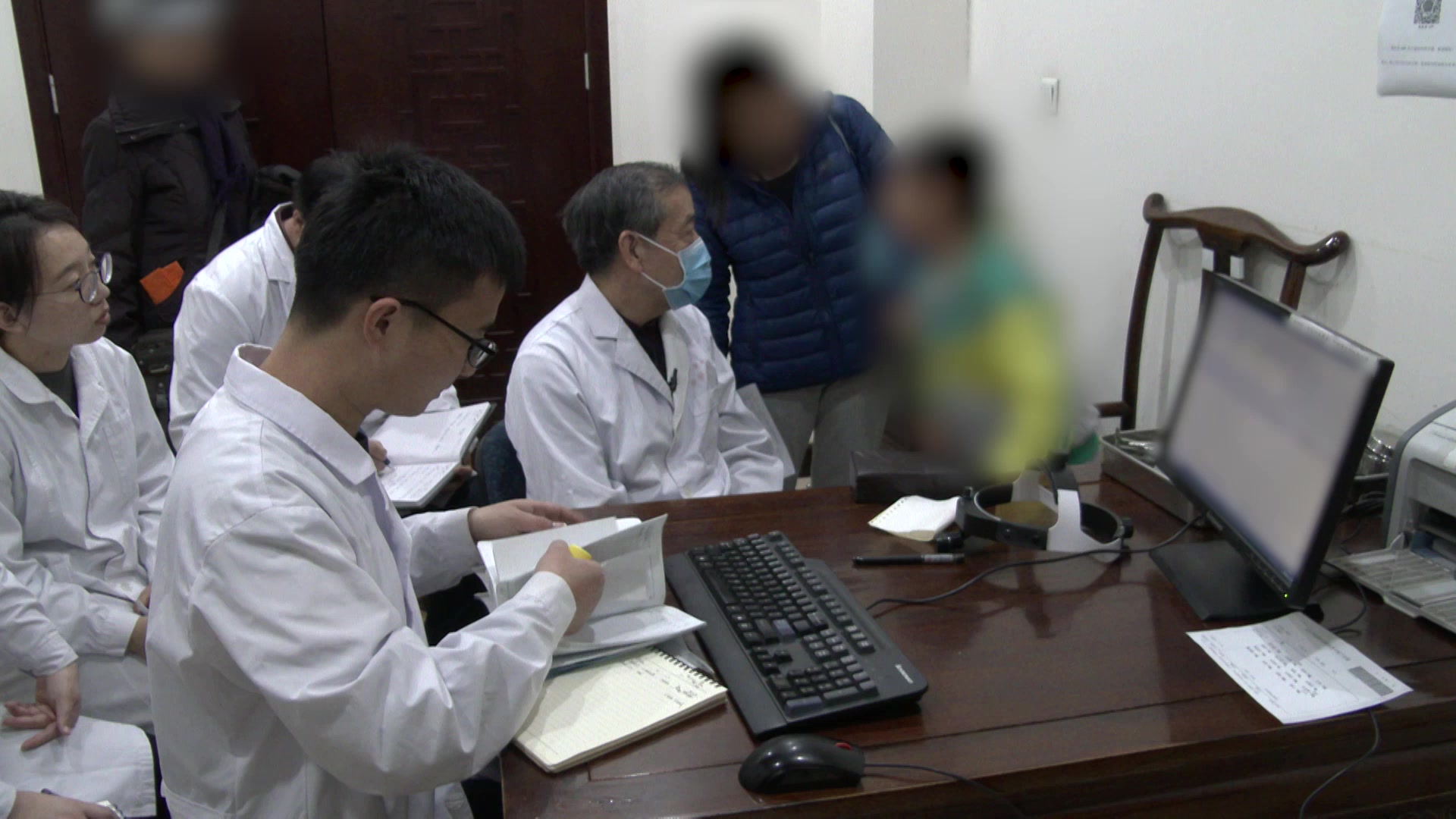 肺脾气虚痰湿阻肺：8岁男孩顽固咳嗽3周的玉屏风散合麻黄汤加减
