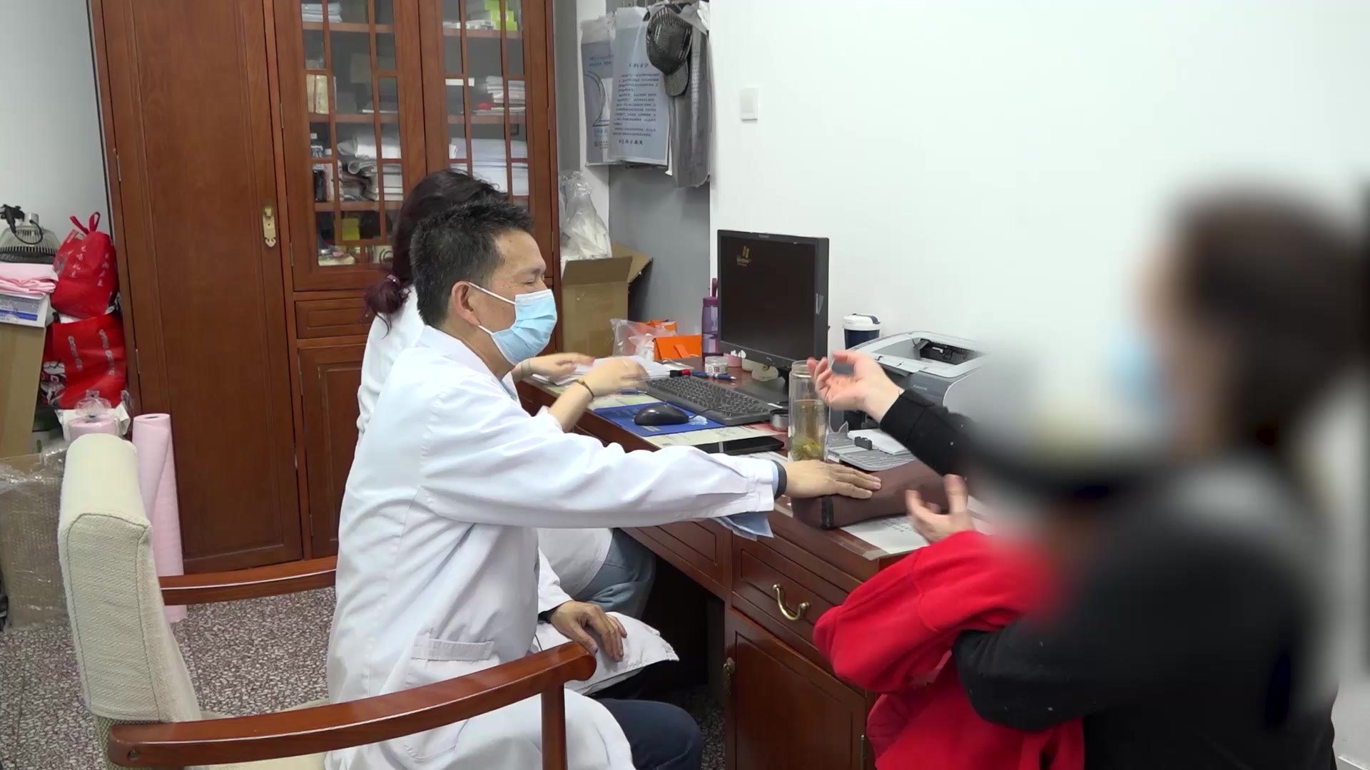 气血不足阳不入阴：50岁女性失眠伴全身结节的针刀针灸综合调治