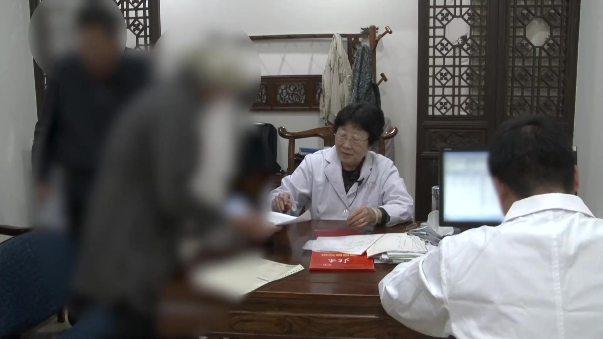 心气虚瘀阻心络：64岁女性胸闷气短的补气活血法
