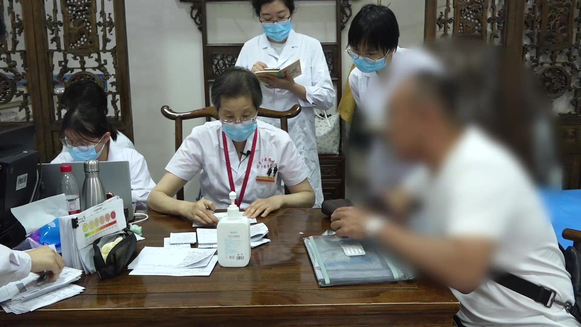 痰热瘀阻证：61岁男性脑梗死后半身不遂的化痰泄浊、化瘀通络法