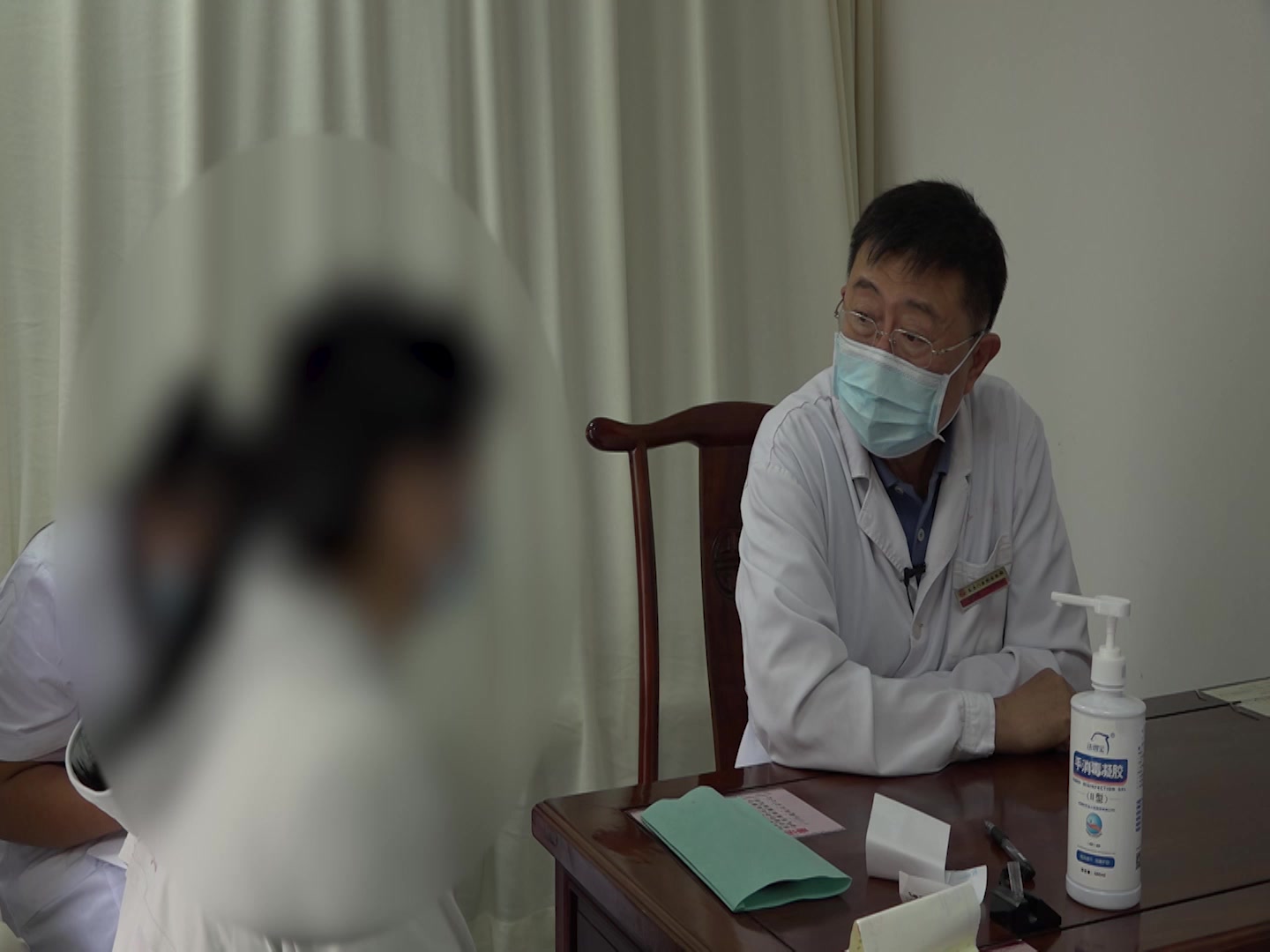 湿热蕴肤、脾胃不和：36岁女性全身湿疹瘙痒6年的清热燥湿健脾法