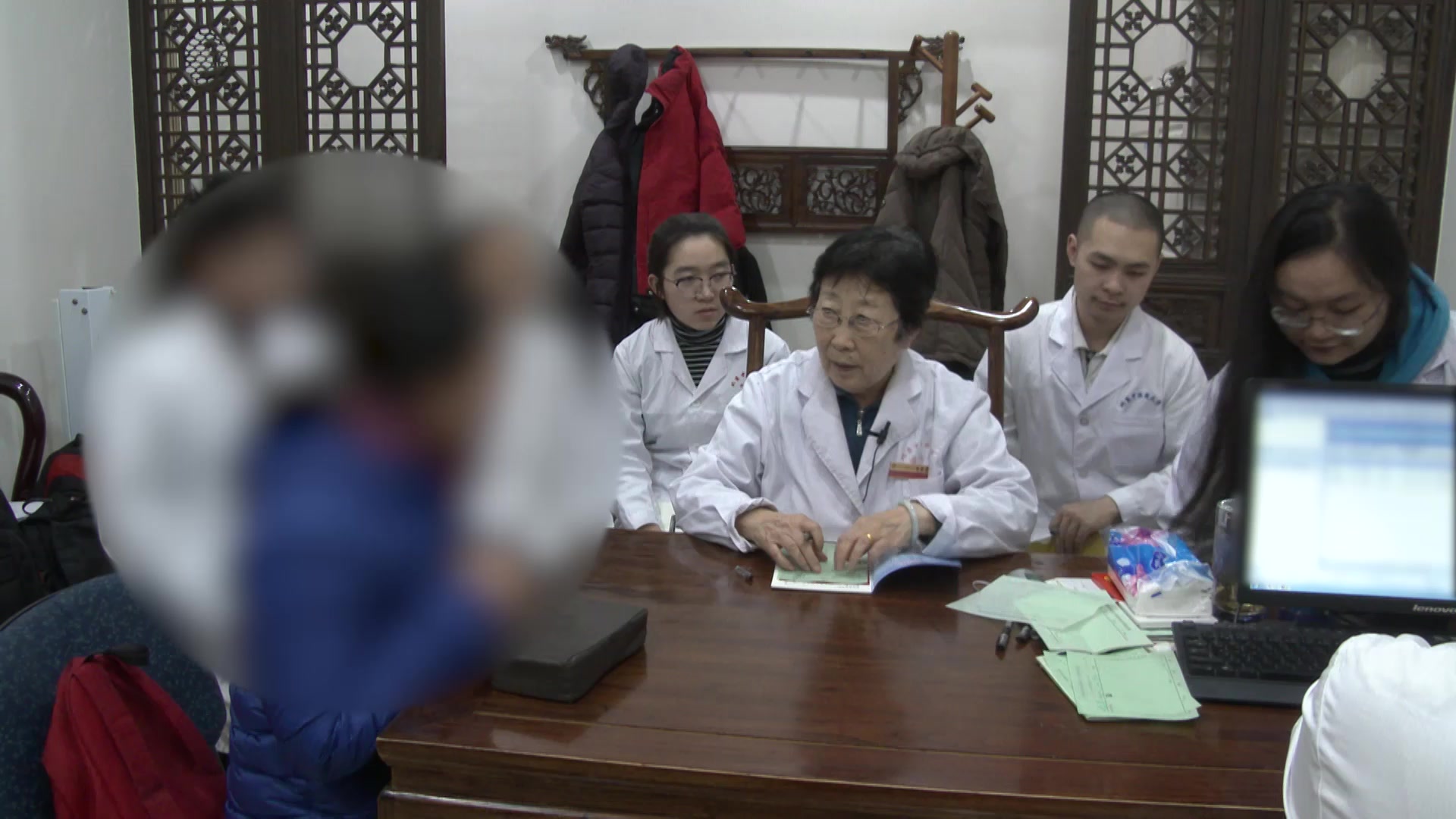 脾阳虚冲任瘀阻：46岁女性腹泻便秘交替伴月经失调的温中化瘀法