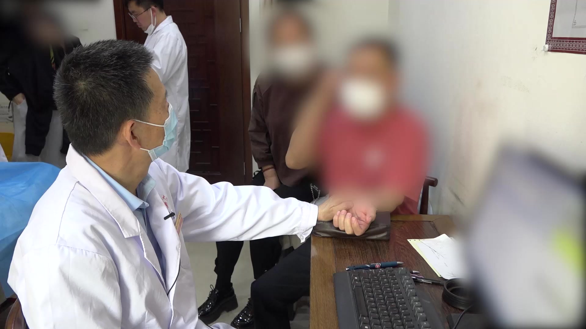 肝郁肾虚：60岁男性突聋耳热的针灸通窍法