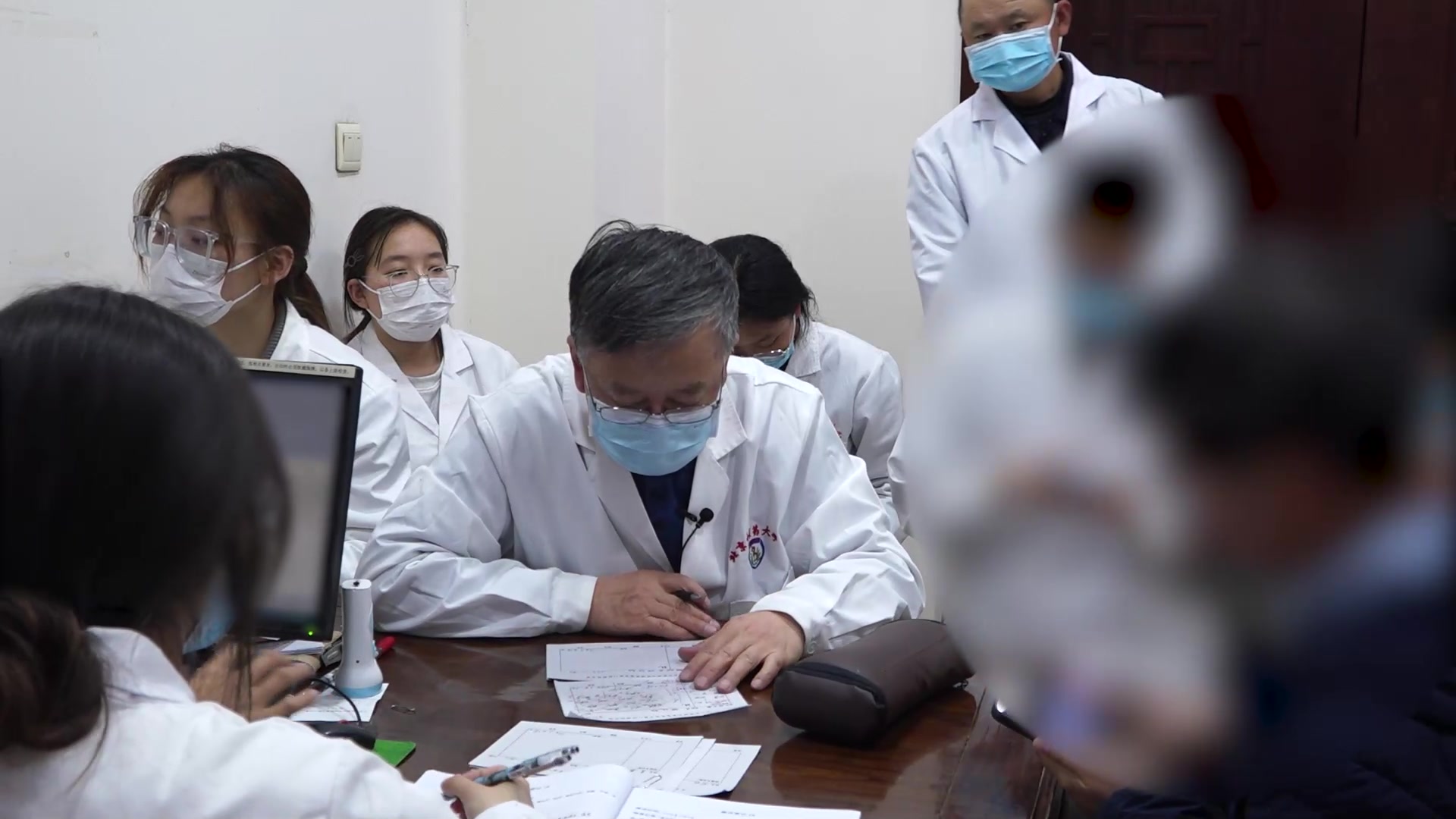 气虚肾虚兼血瘀：43岁男性疲劳腰痛面斑的益气补肾养血法