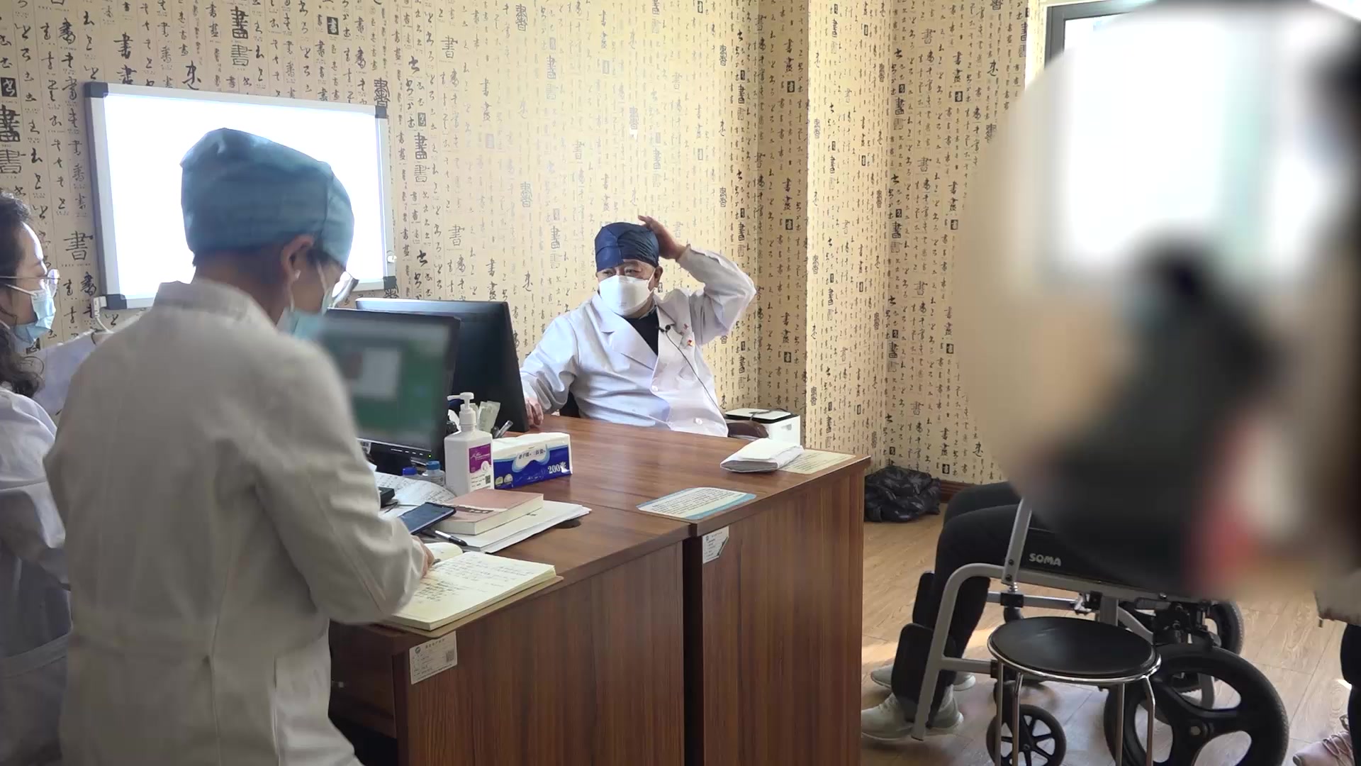 脾肾阳虚痰瘀阻络：60岁女性痿证双下肢无力的温阳填精开窍法