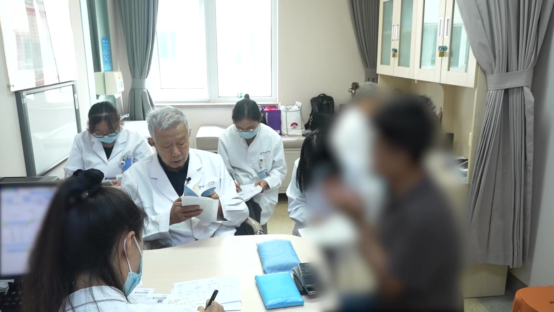 寒热错杂证：59岁男性肢体麻木伴背凉的调和寒热法