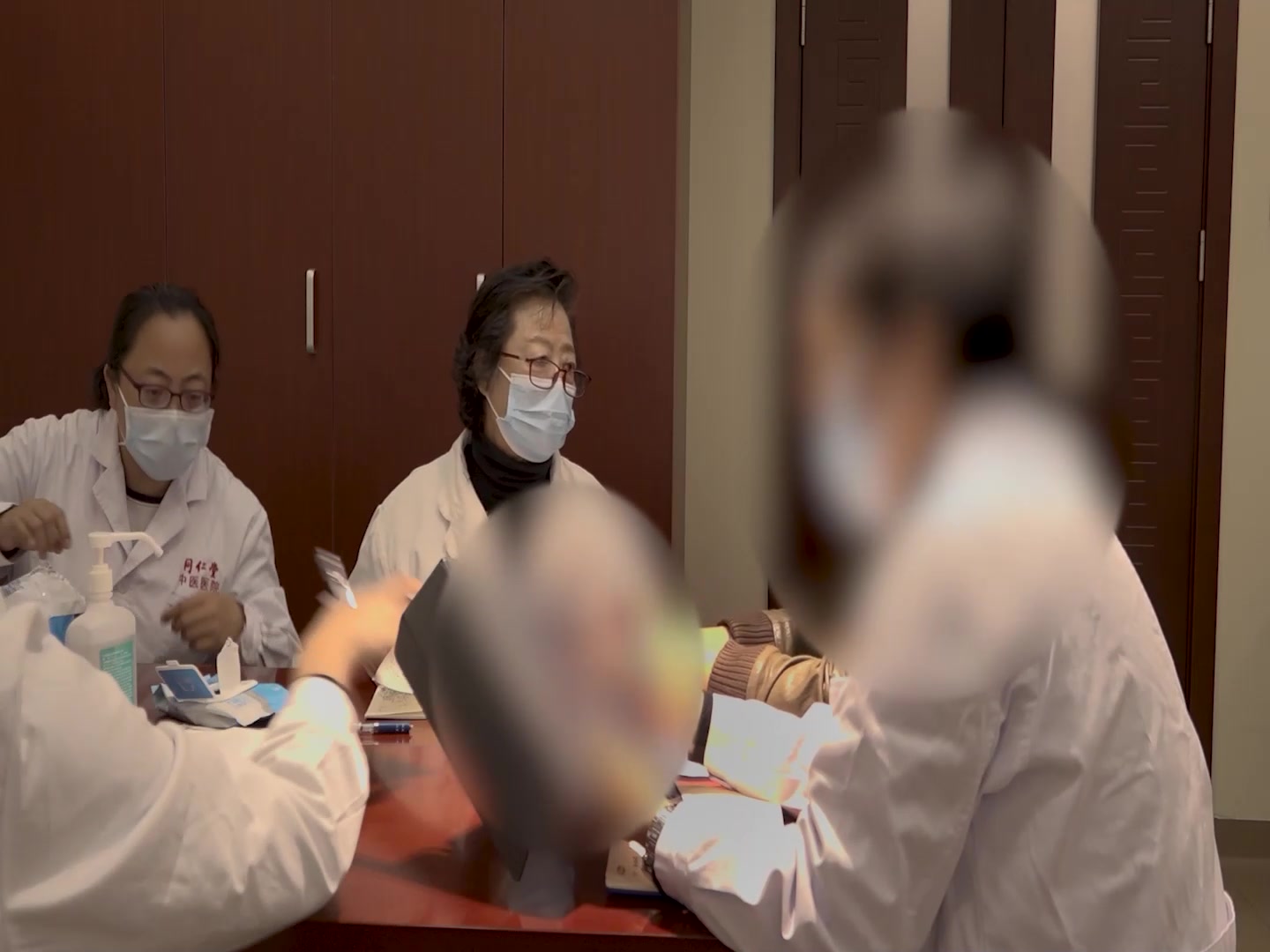 肝郁血热脾虚痰湿：42岁男性肝囊肿反酸痰多之清肝理气化痰法