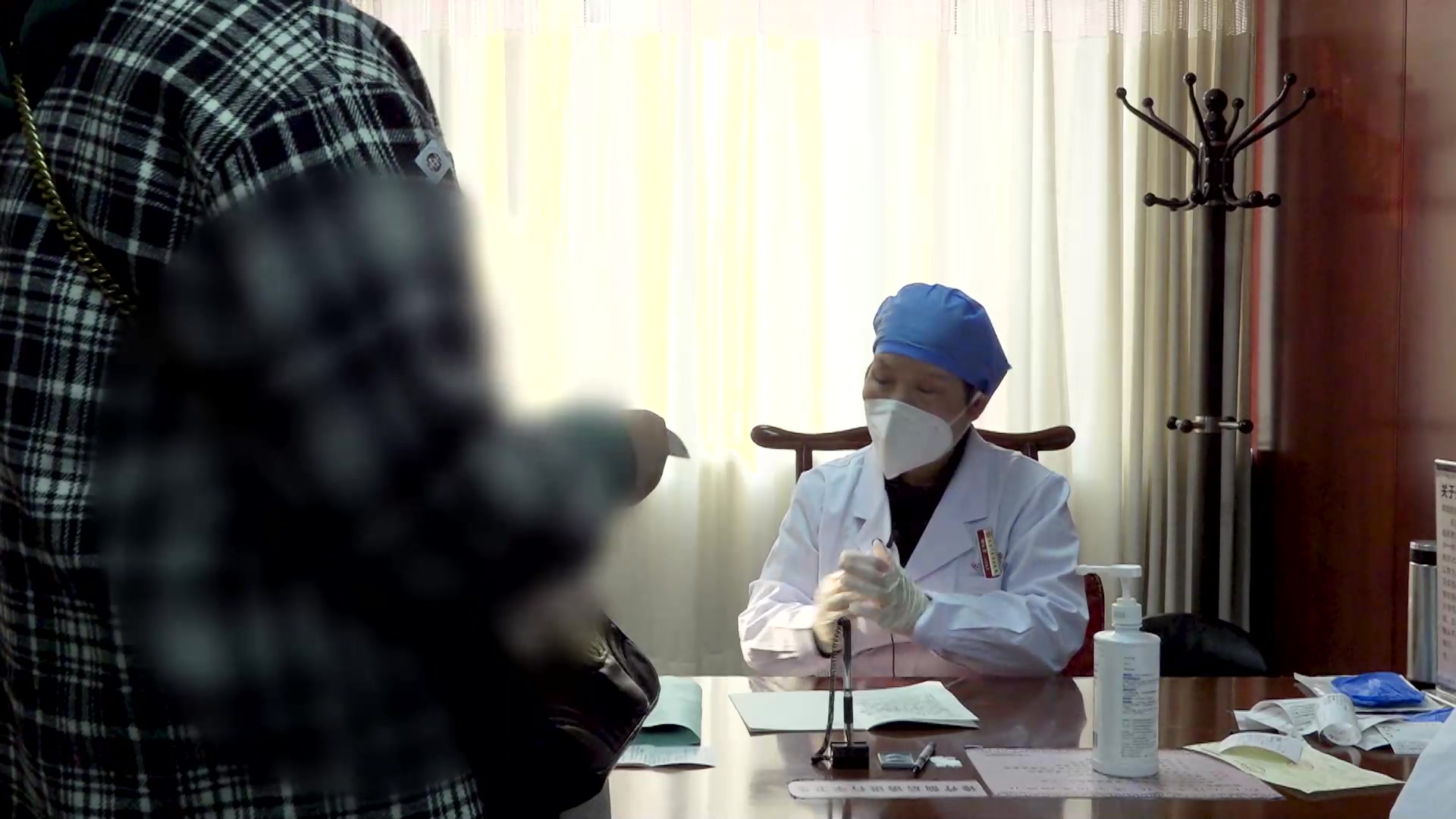 肝肾阴虚痰瘀互结：49岁更年期女性桥本甲状腺肿大之补益肝肾散结法