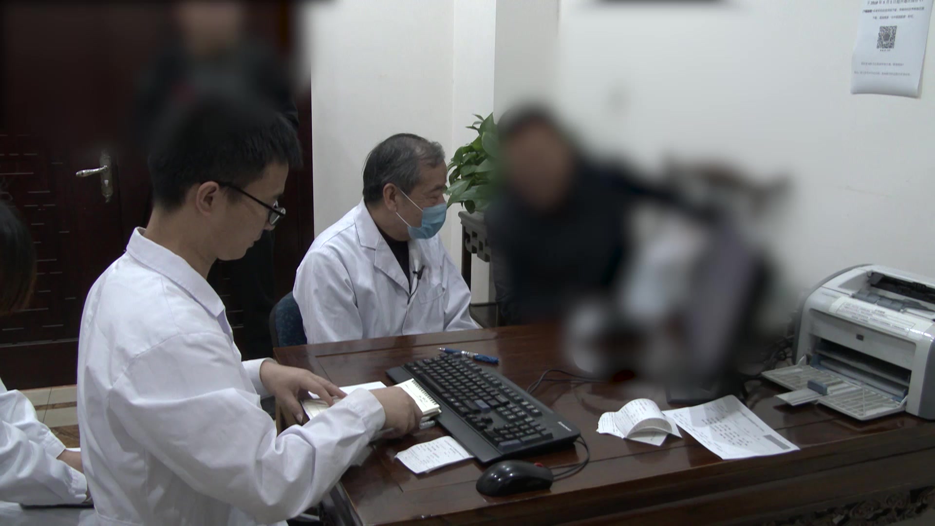肝火上扰清窍：56岁男性饮酒熬夜后耳鸣的疏肝活血通窍法