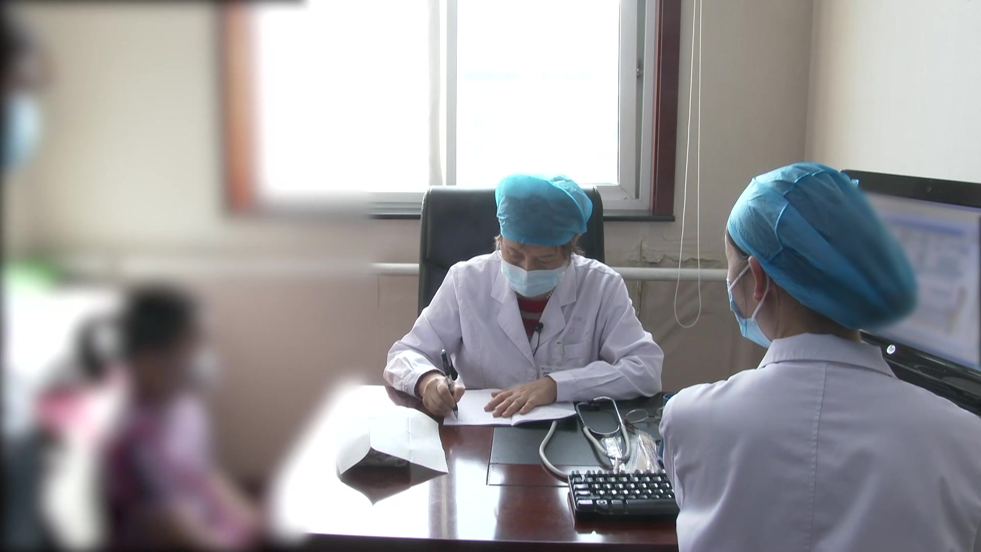 脾虚肝旺：7岁女孩频繁眨眼伴点头的慎药调理与健脾平肝法