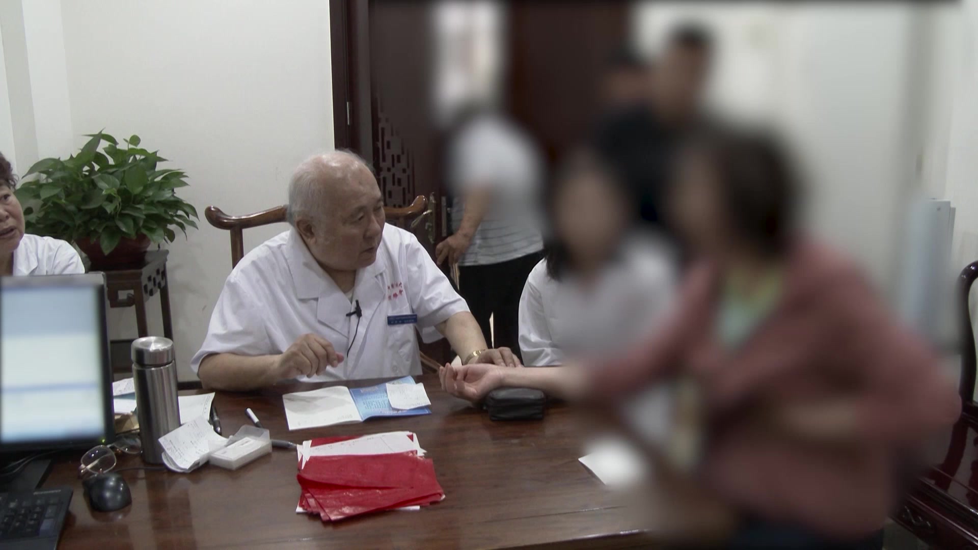 肝郁化火脾胃不和：55岁女性烦躁腹胀1月余的疏肝清热导滞法