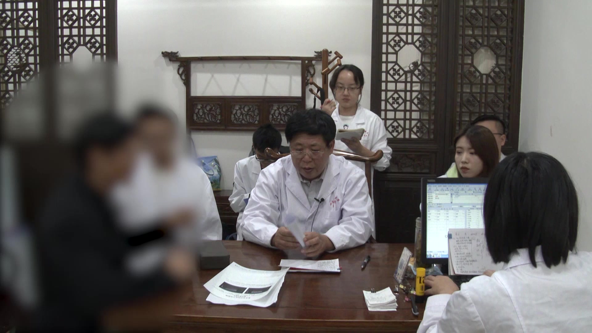 寒热错杂证：66岁男性周身恶寒臀热失眠的通络调寒热法