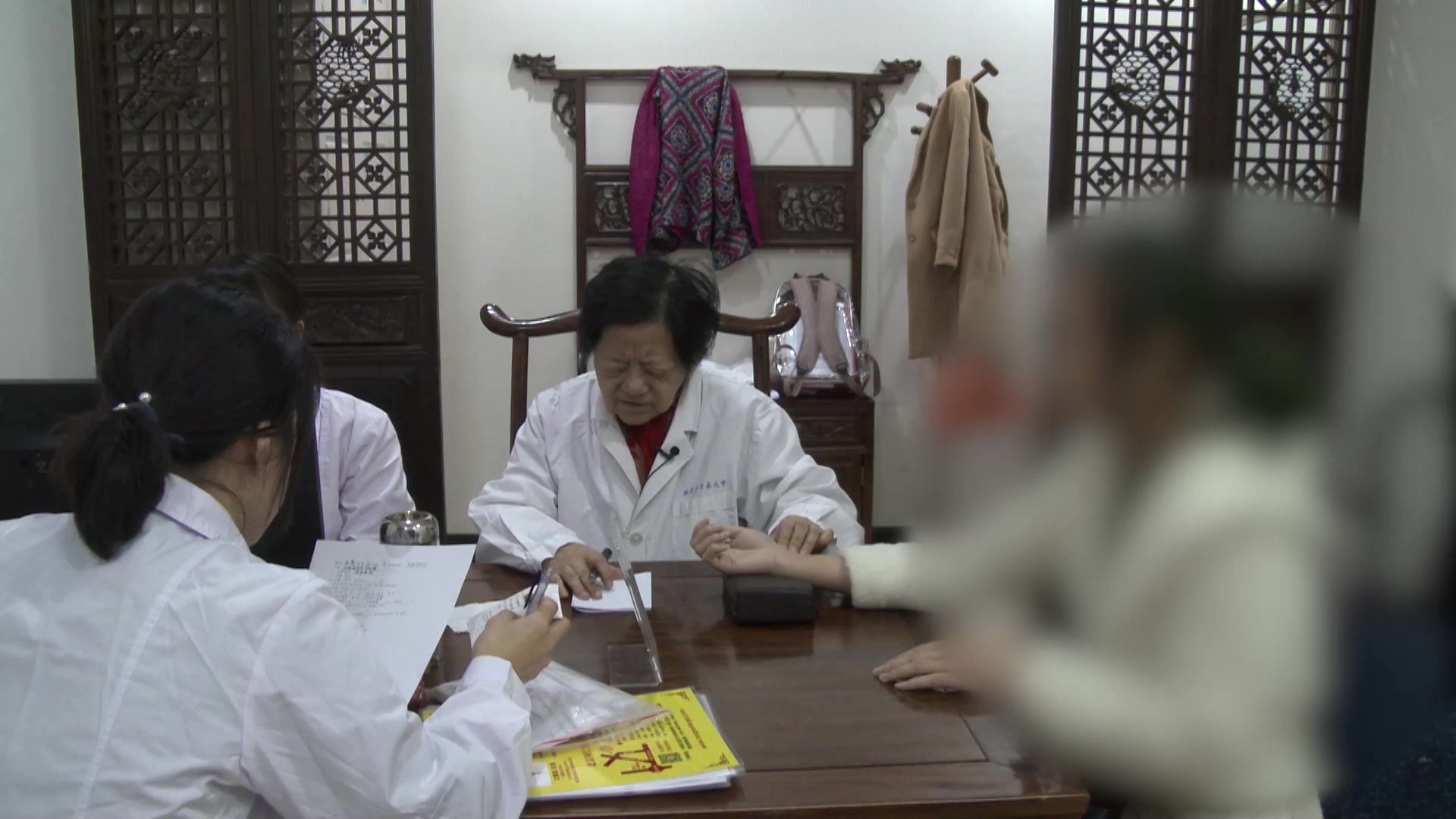 肝气郁结冲任不调：31岁女性月经量多经期延长伴失眠的疏肝解郁法