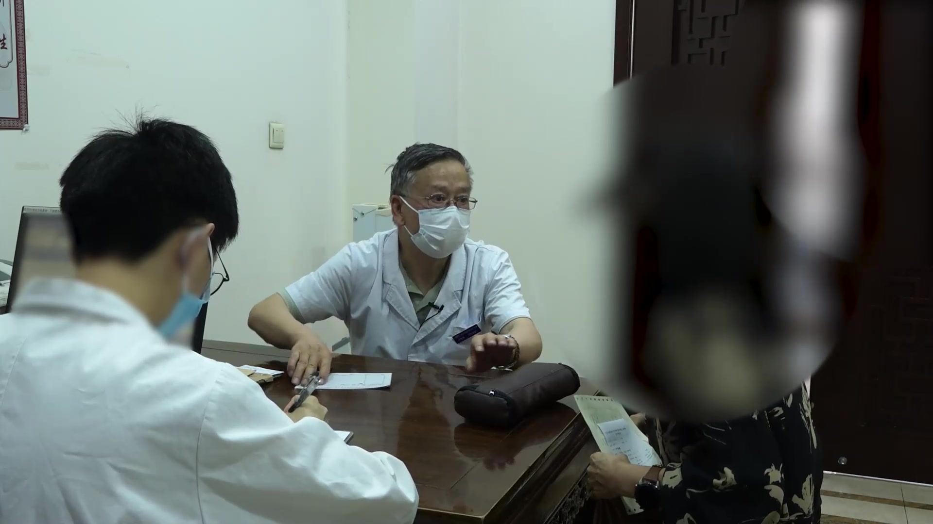风邪袭肺脾虚痰湿：51岁女性咳嗽7年遇异味加重的疏风健脾法
