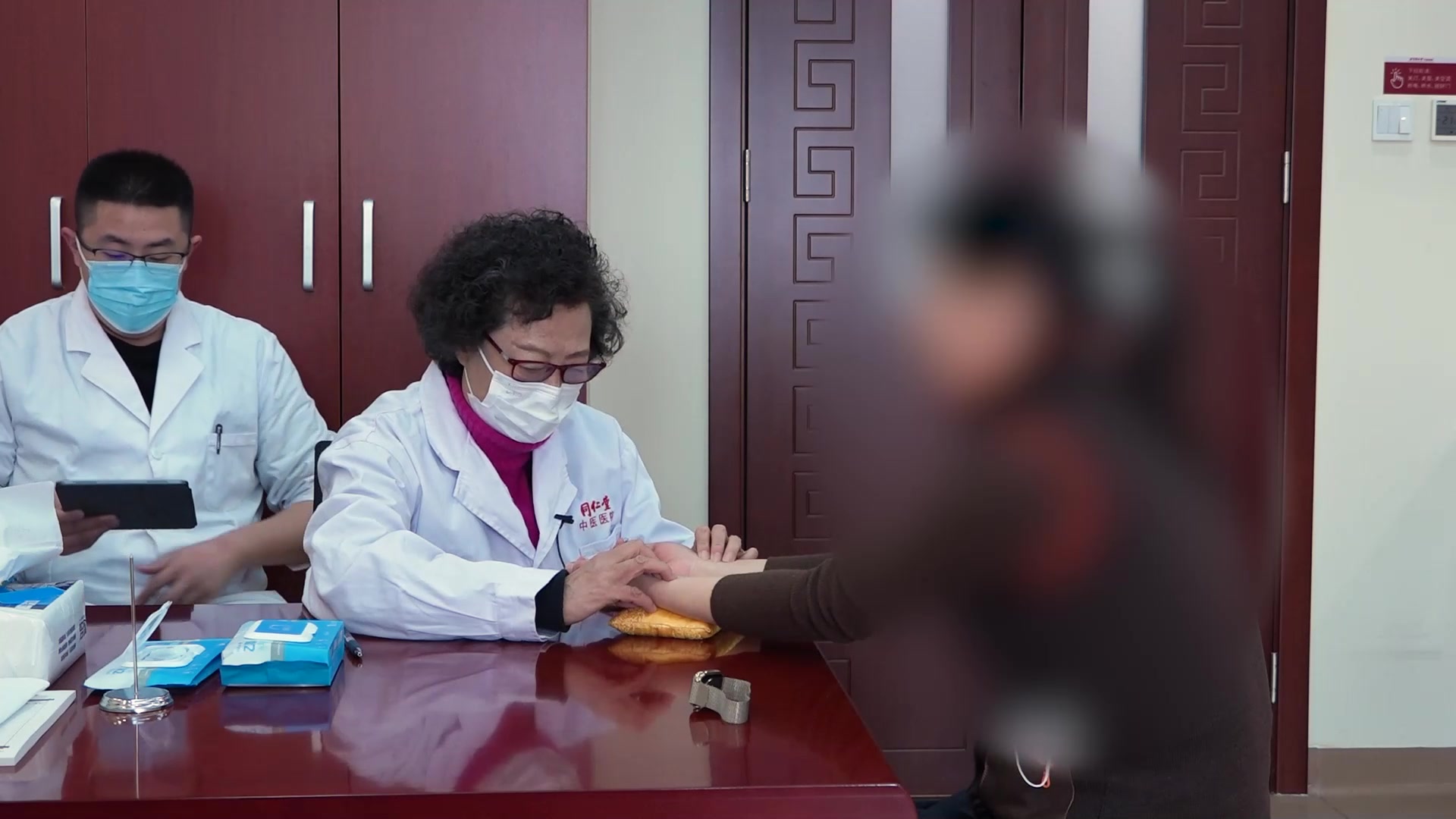 经血亏虚血虚有热：44岁女性经期延长伴疲乏的疏肝补精血法