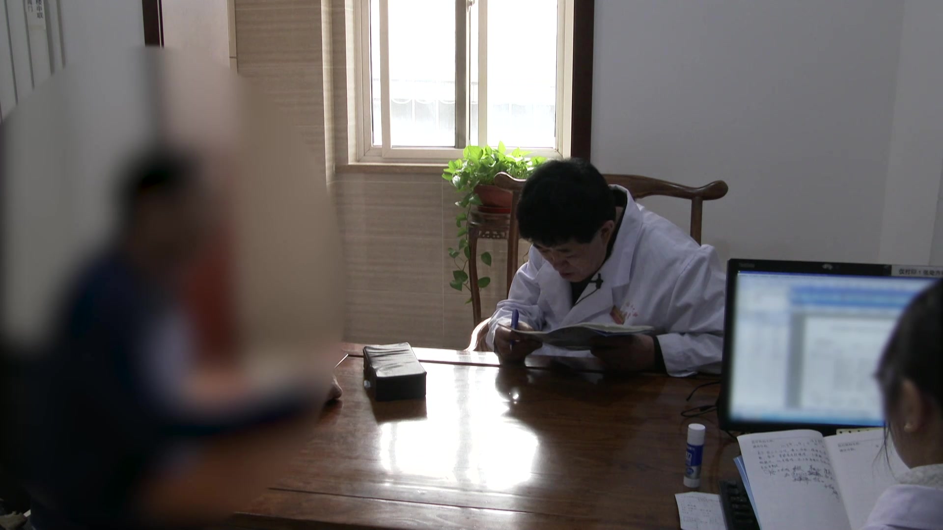 痰瘀滞络兼肝火上炎：59岁男性青光眼左眼发胀的清肝化痰祛瘀法