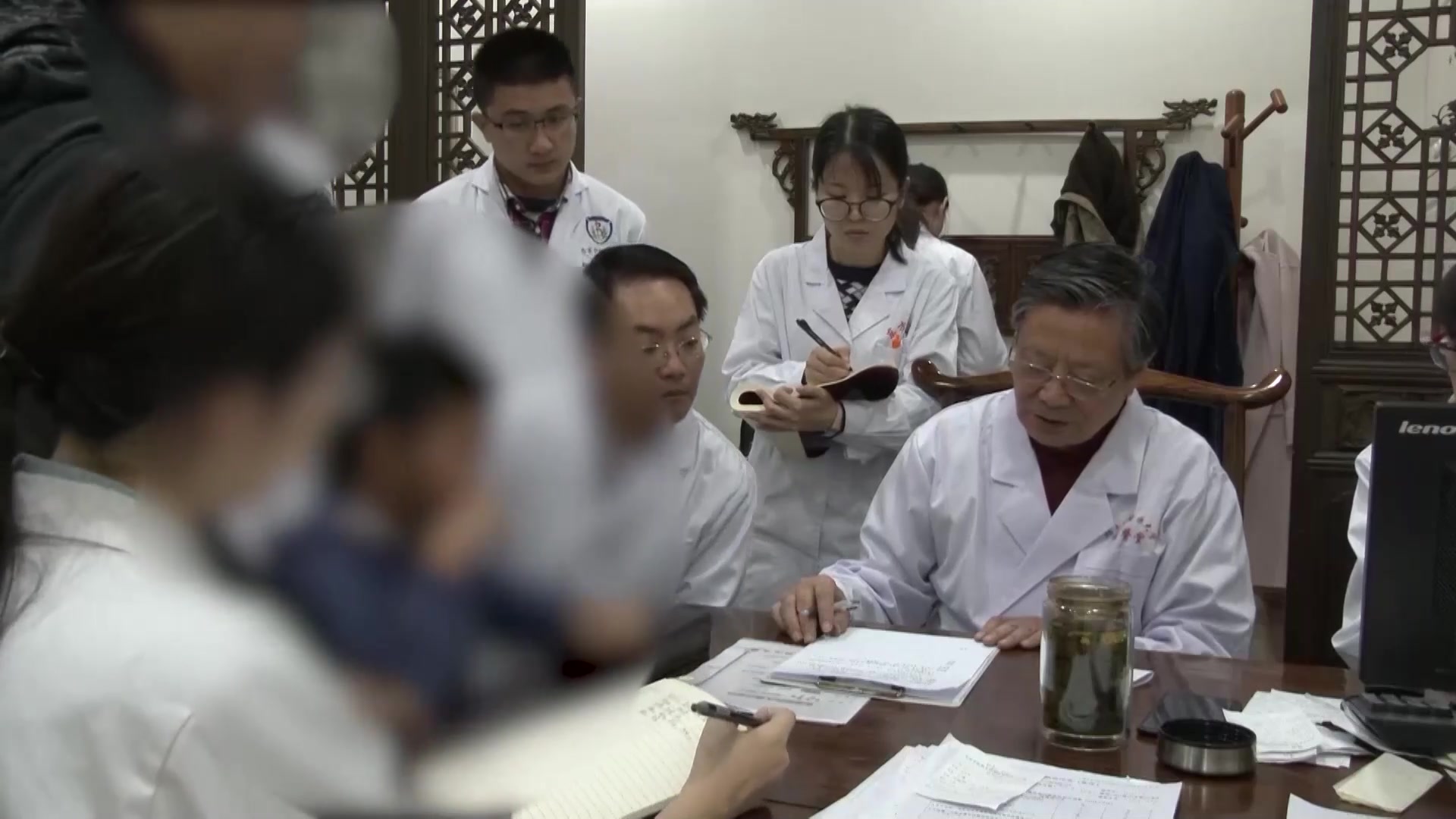 脾胃失调浊气上扰：8岁男童反复头痛呕吐3年的脱敏调治