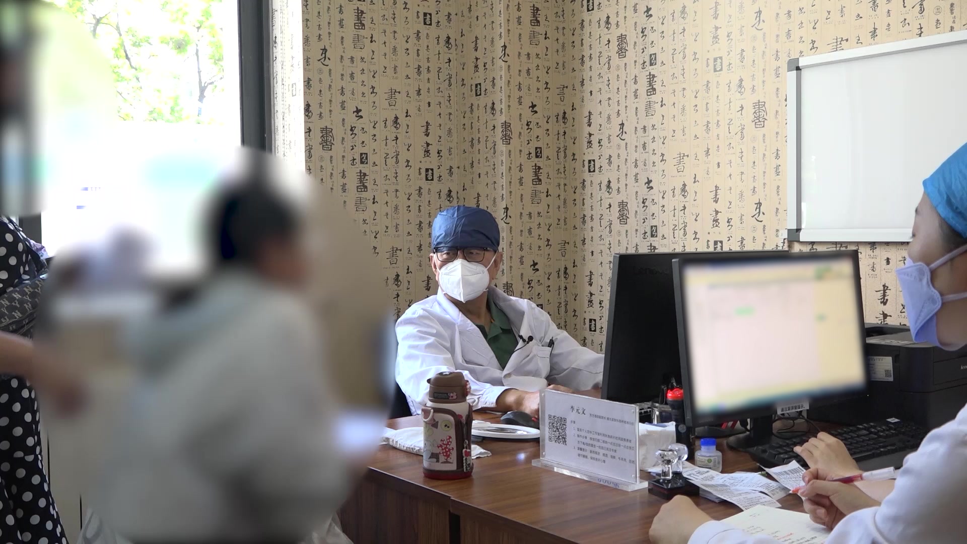 肝热脾寒血瘀湿阻：19岁高考生斑秃伴痛经的清上温下调治