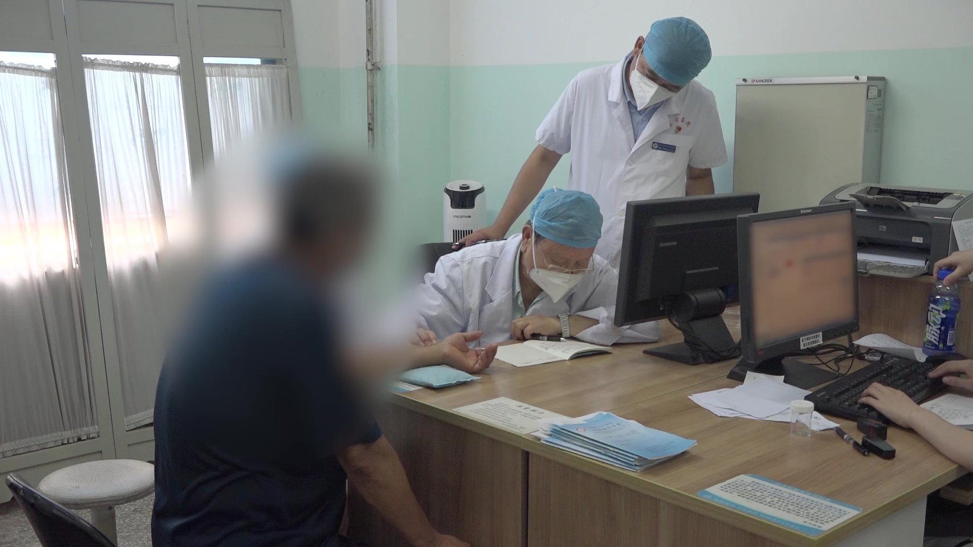 胸阳不振痰瘀阻络：71岁房颤患者胸闷缓解后痰多外感的复诊调治
