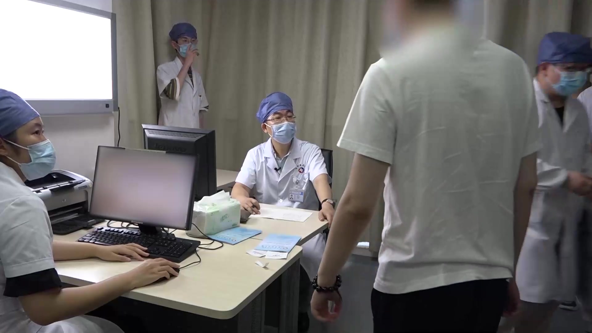 气滞血瘀：34岁男性股骨头坏死下蹲困难的功能锻炼与减量管理