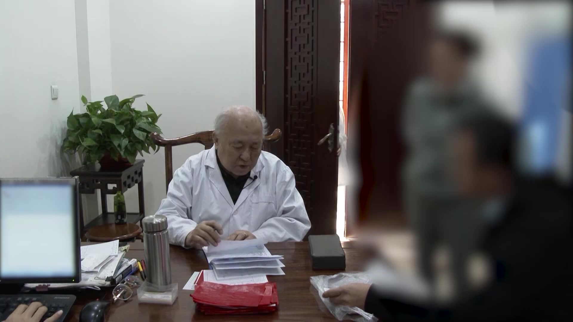 脾虚湿盛：50岁男性慢性胃炎伴直肠炎脘胀便溏的健脾祛湿法