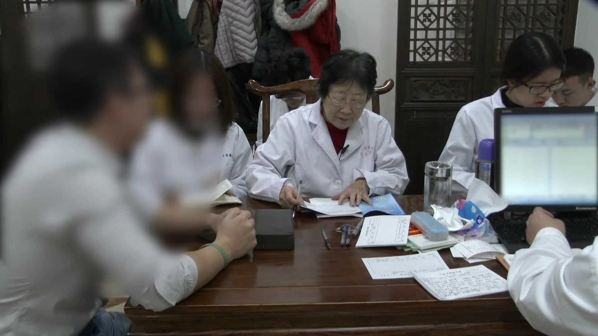 肝郁脾虚寒热错杂：37岁男性失眠胃胀的疏肝健脾安神化瘀法