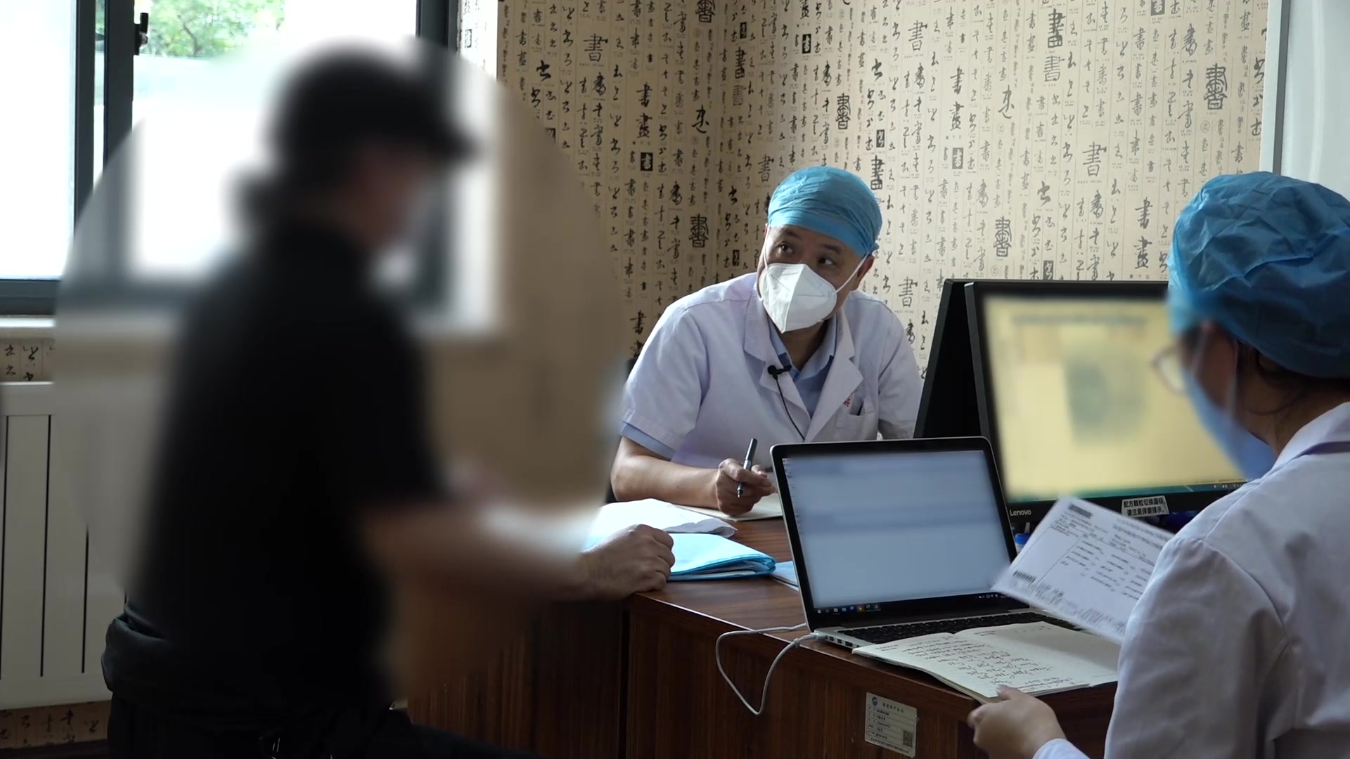 脾虚湿热肝郁气滞：49岁溃疡性结肠炎患者痔疮发作伴焦虑的中药内服结合提肛