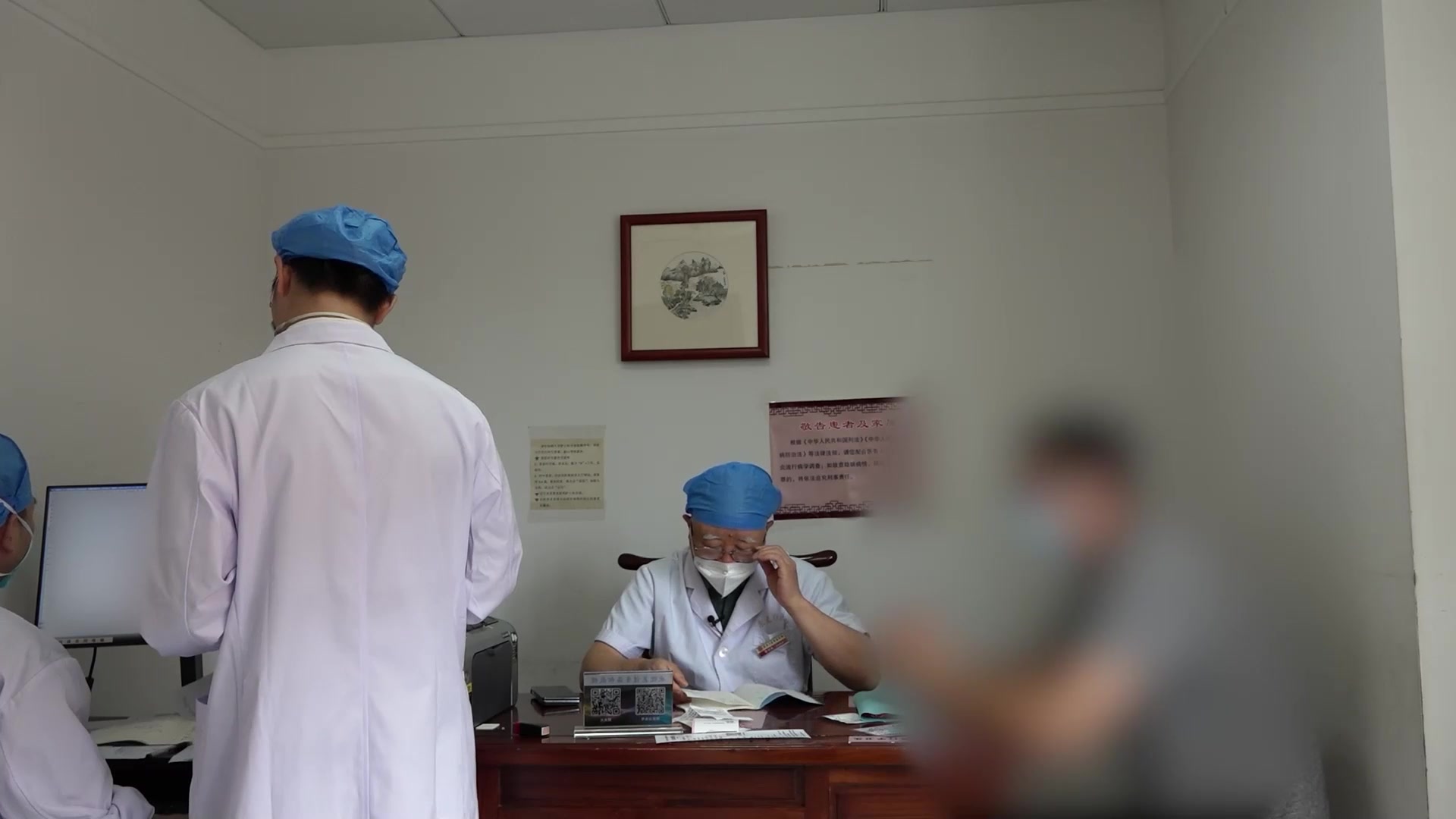 肾虚血瘀：26岁男性尿道疼痛尿等待的补肾活血兼心理调节