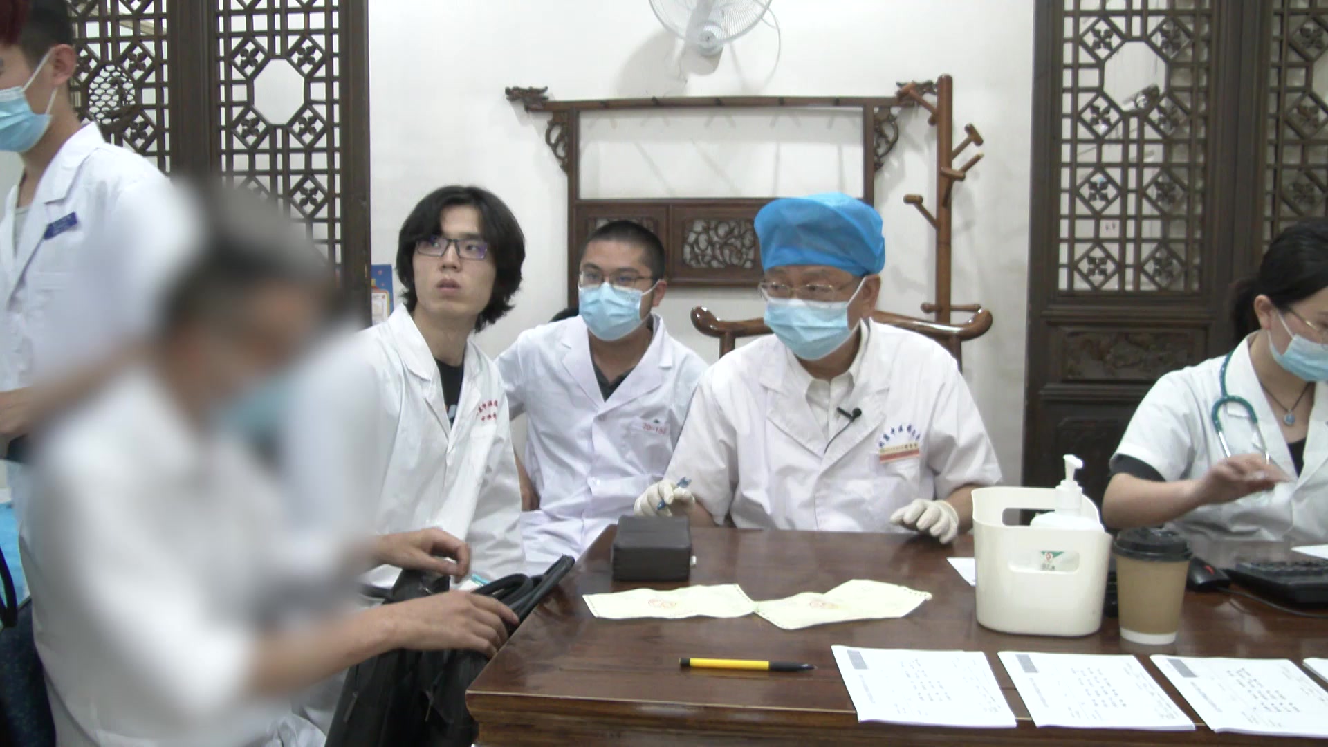 肝郁痰热扰心：56岁男性失眠伴多部位疼痛的疏肝安神法