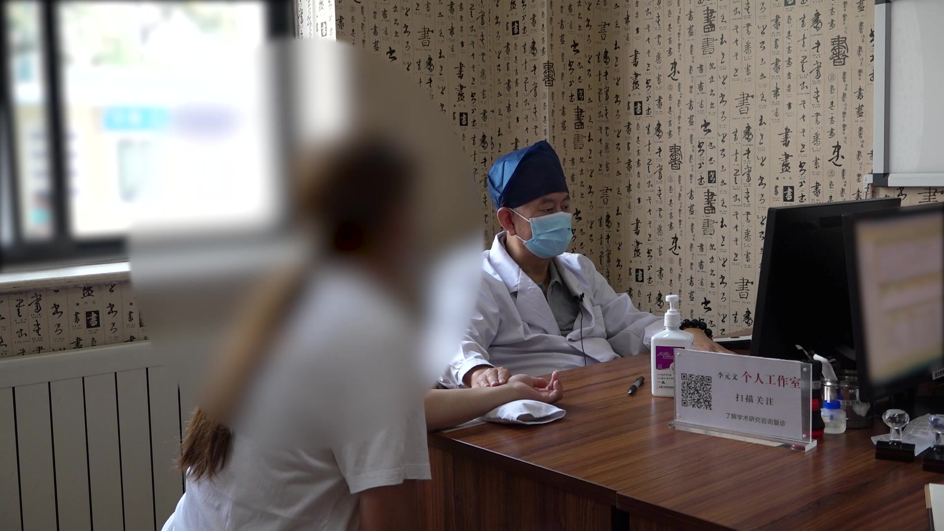 肝郁血瘀湿热内蕴：30岁女性脂溢性脱发之疏肝活血升阳法